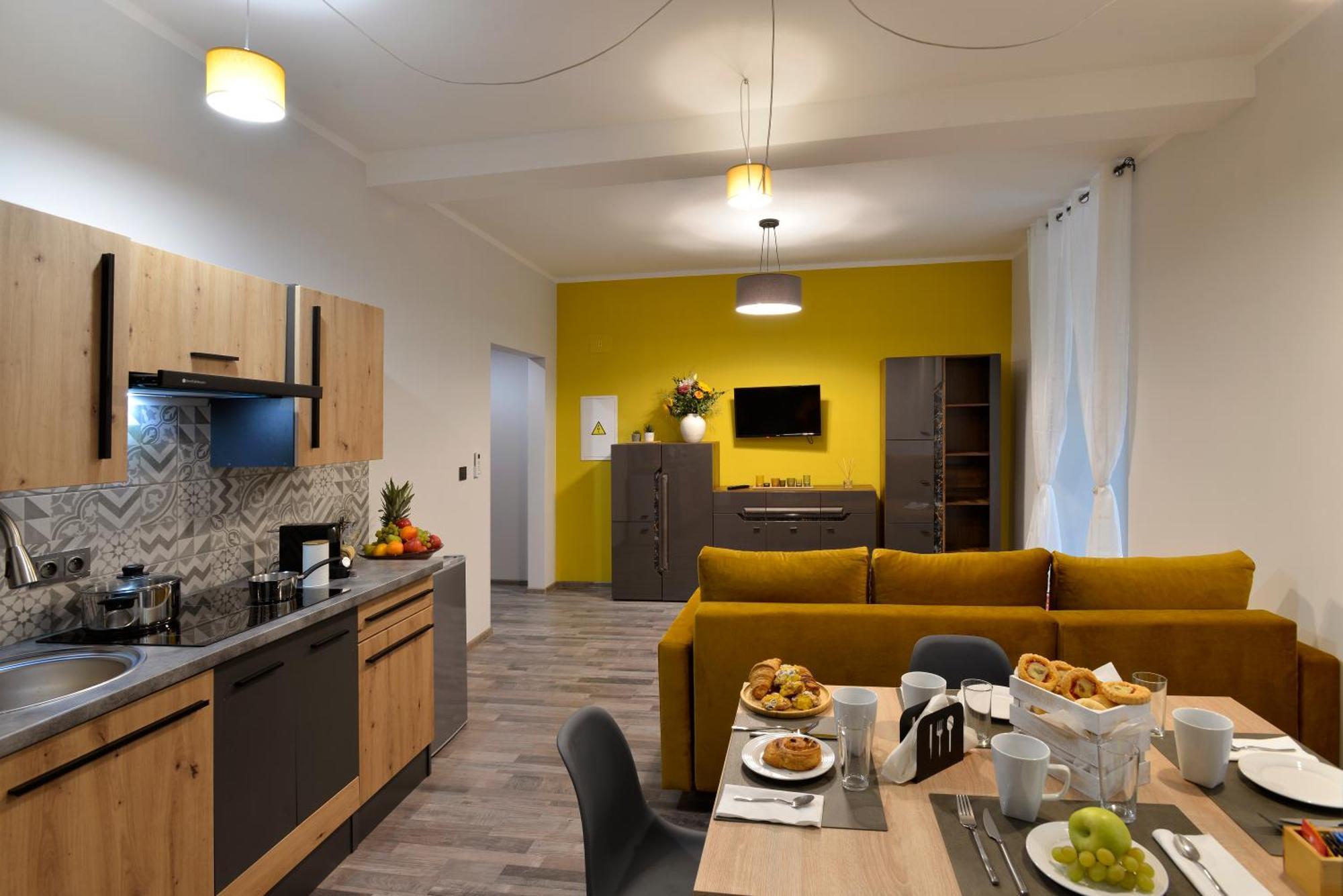 Giallo Dalia By Maison 73 * Verona