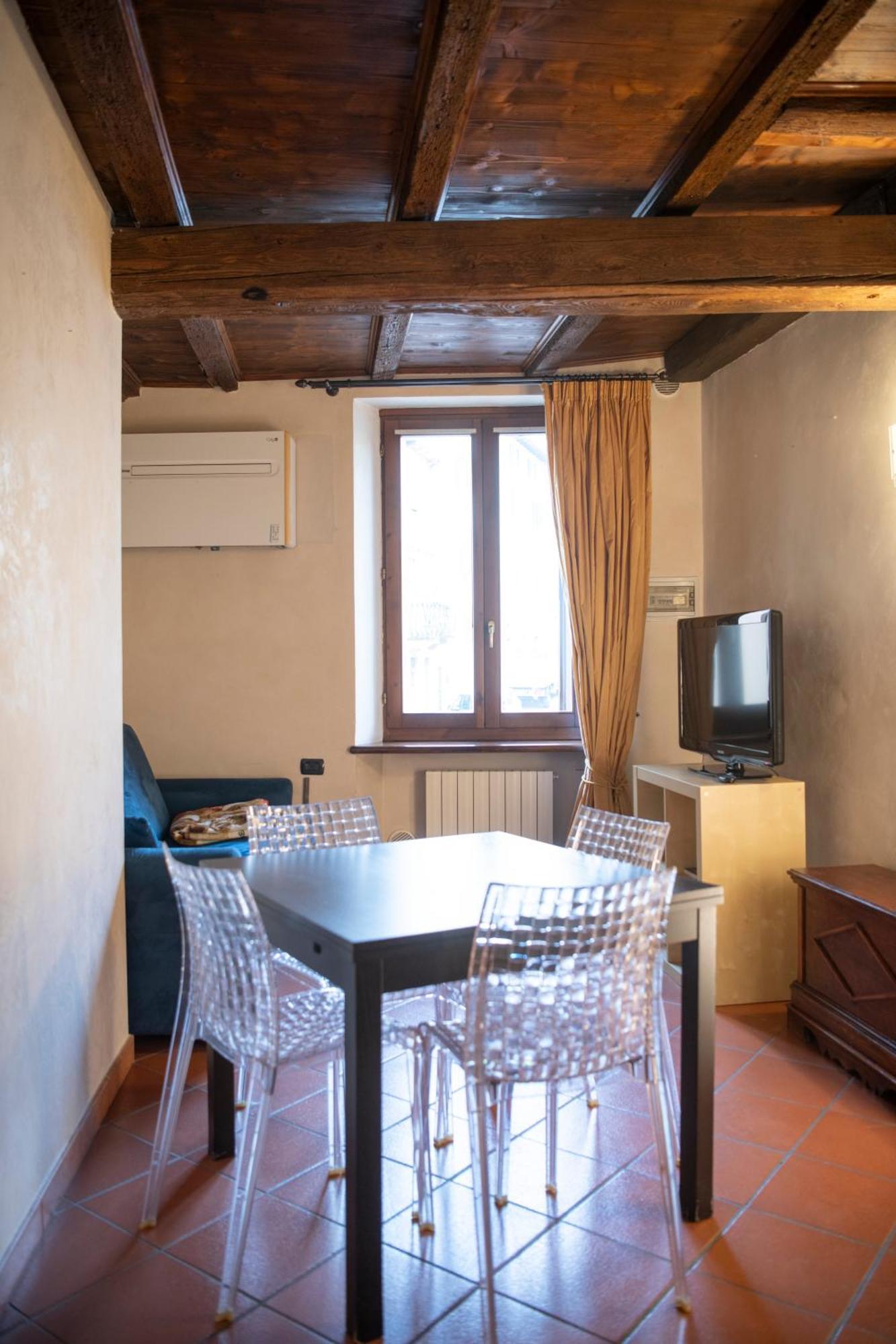 Ai Piedi Del Castello / 4pl / Apt. Full *