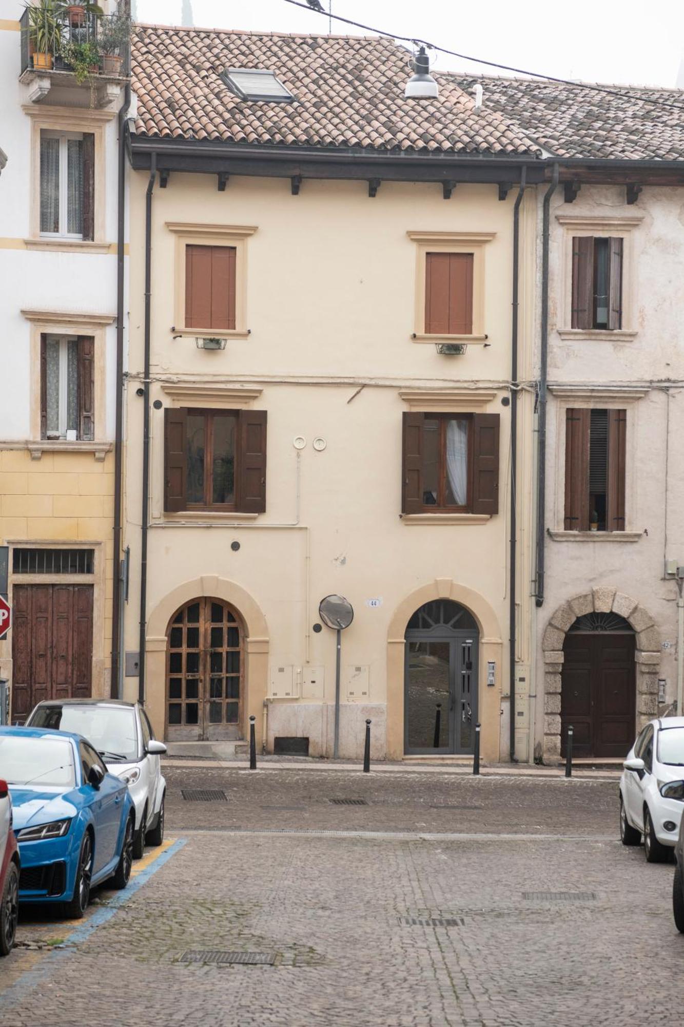 Ai Piedi Del Castello / 4pl / Apt. Full *