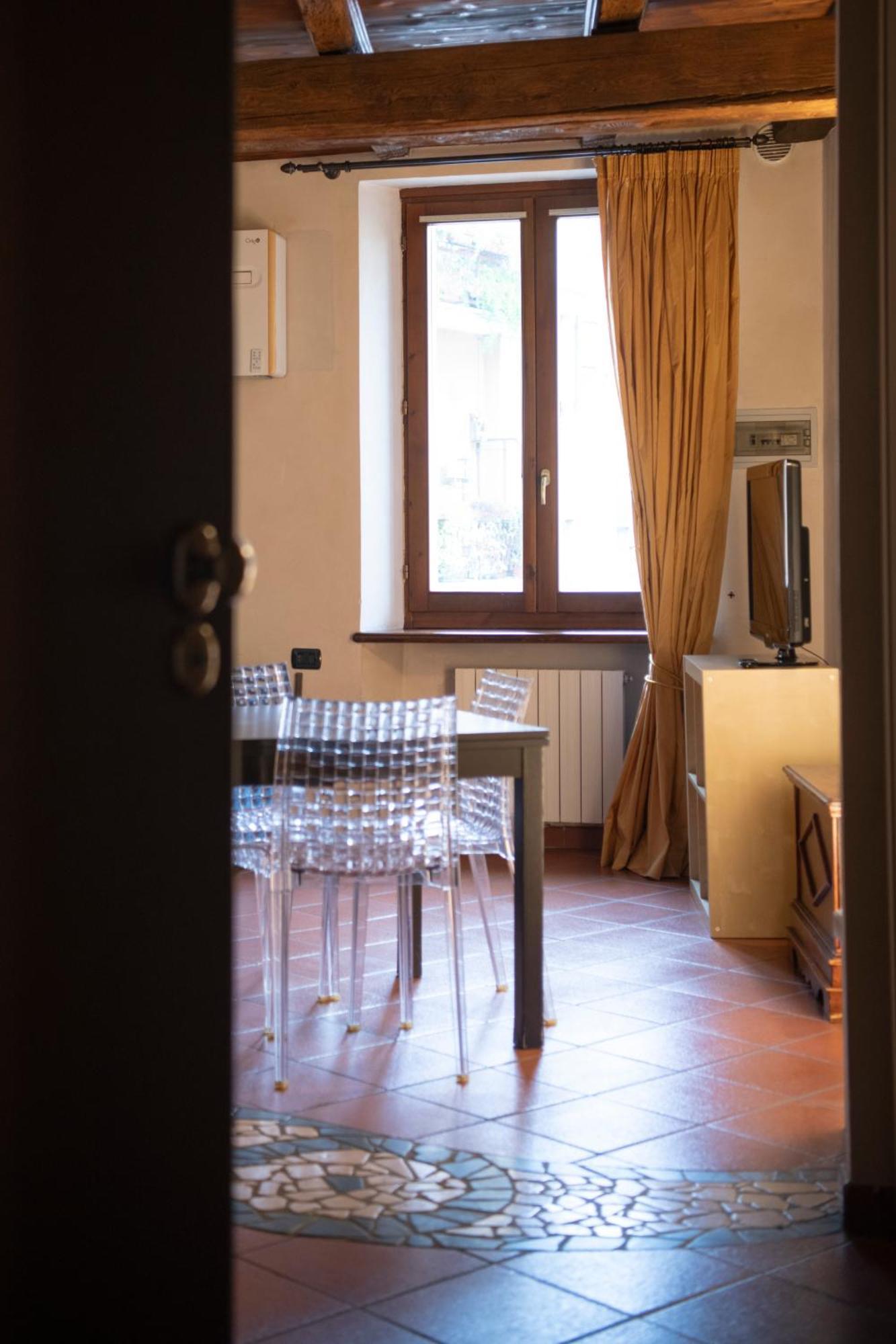 Ai Piedi Del Castello / 4pl / Apt. Full