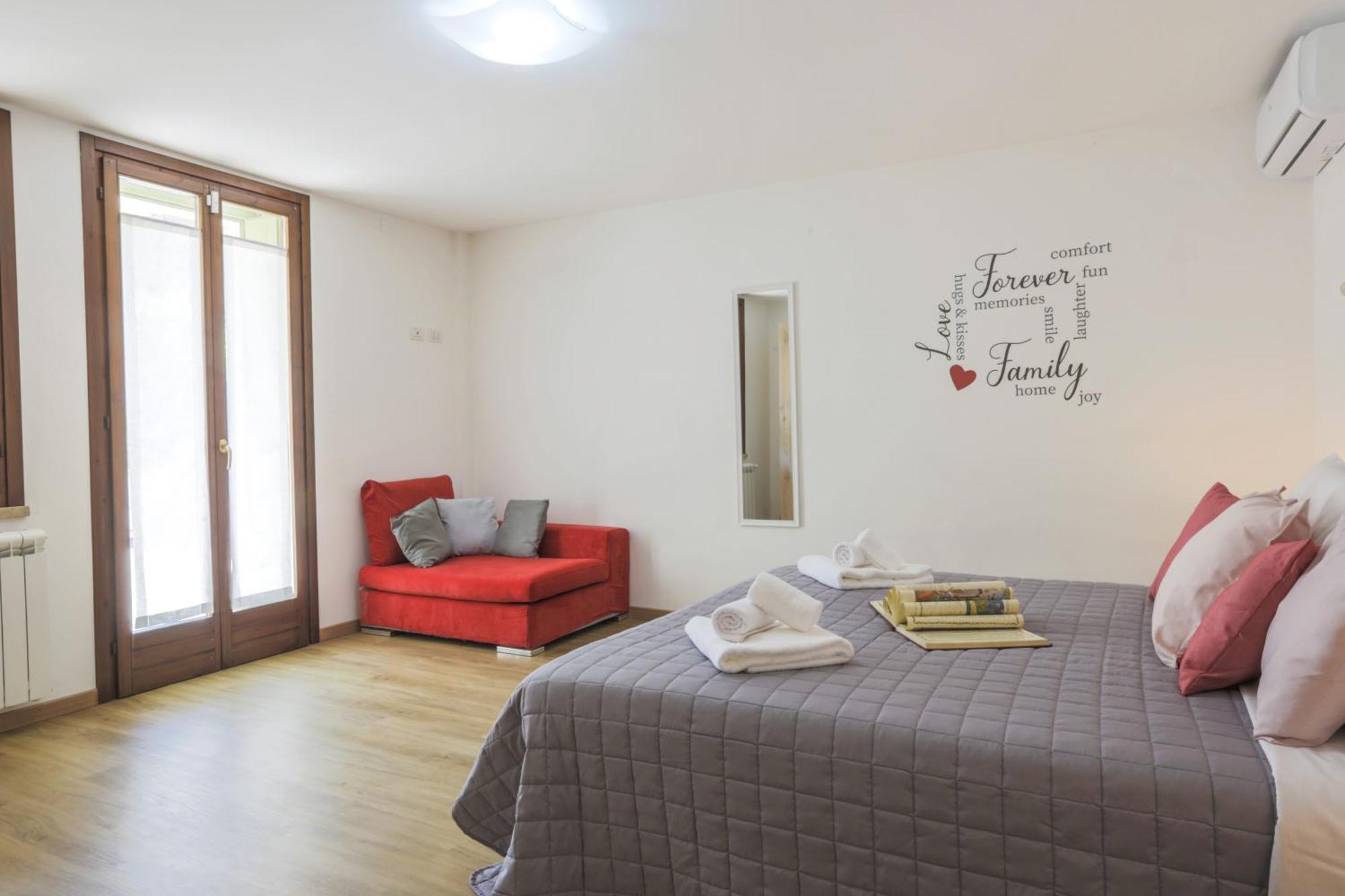Elegant Apartment: Free Netflix, Wi-fi & Parking Apartment Verona