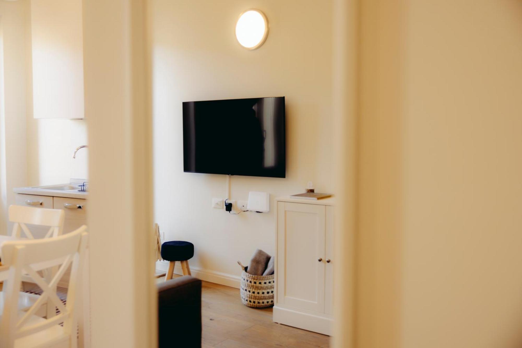 Eap Suites, Verona