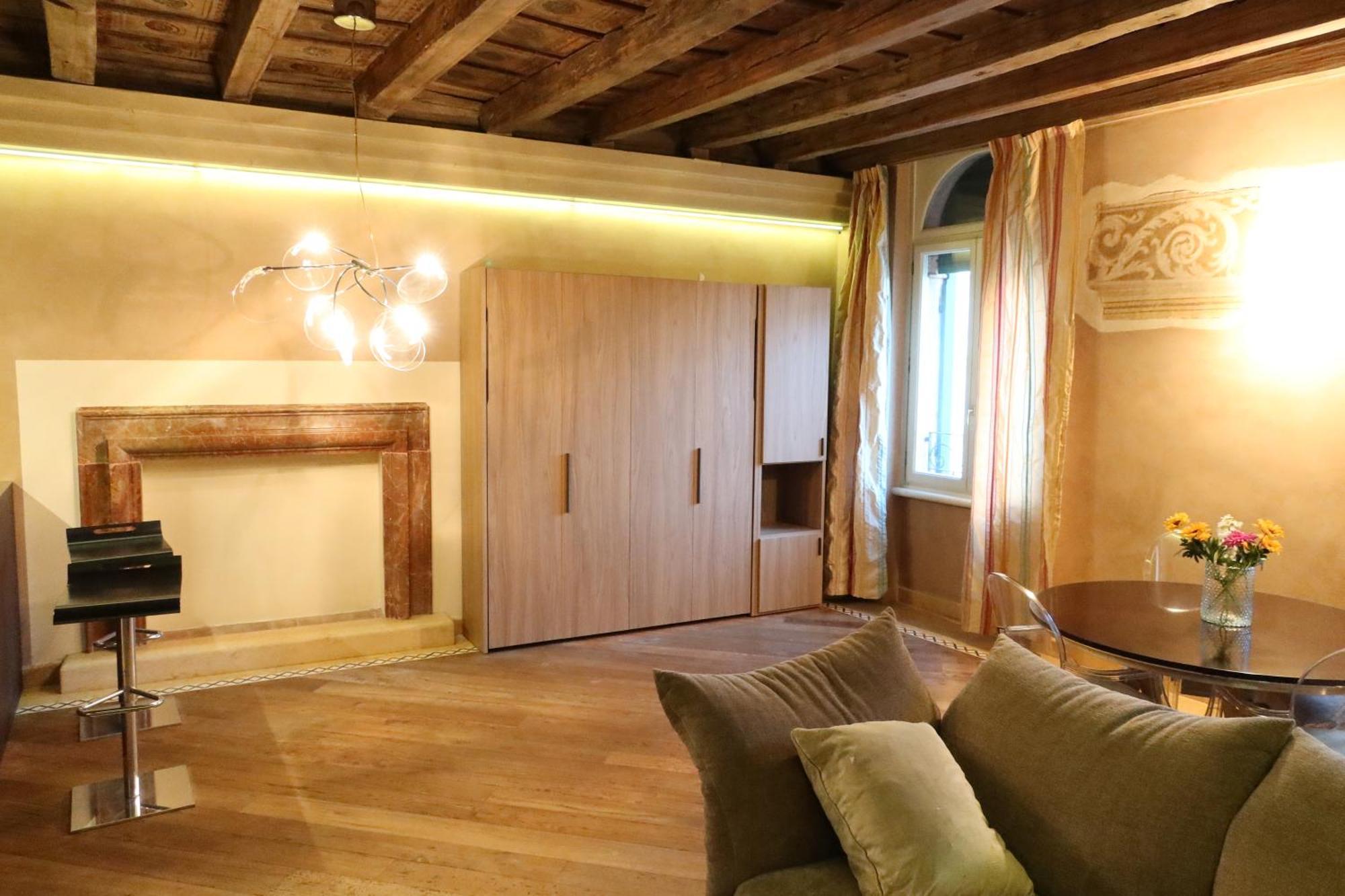Luxury Flats Piazza Erbe, Floor 3 Huoneisto