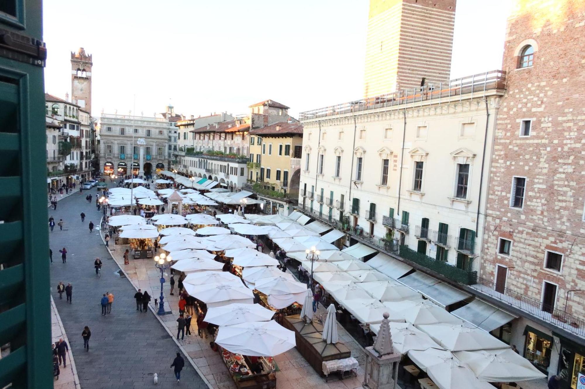 Luxury Flats Piazza Erbe, Floor 3 * Verona