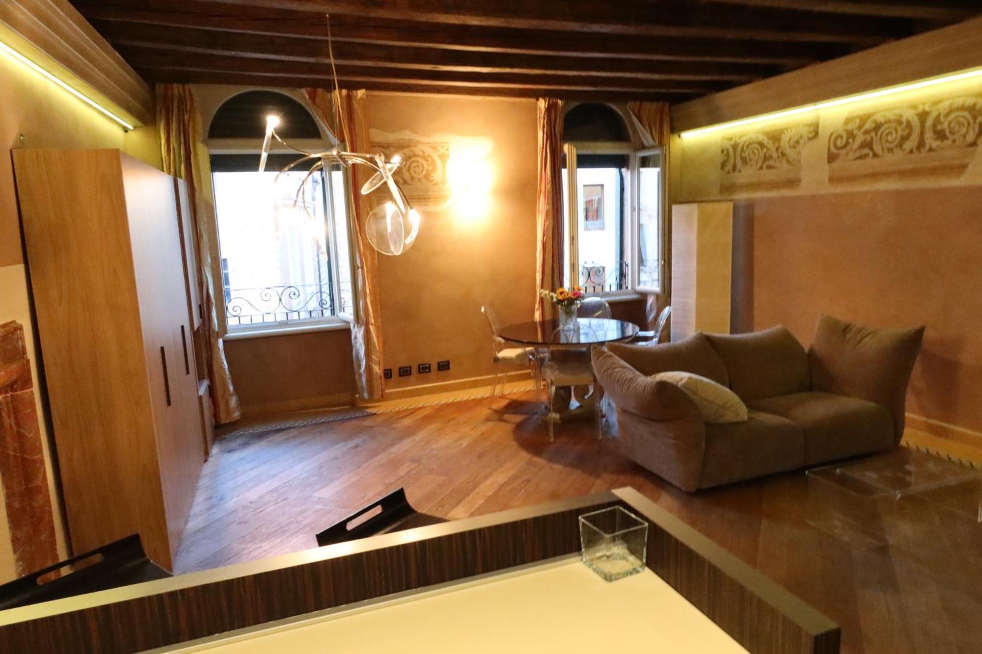 Luxury Flats Piazza Erbe, Floor 3 Huoneisto