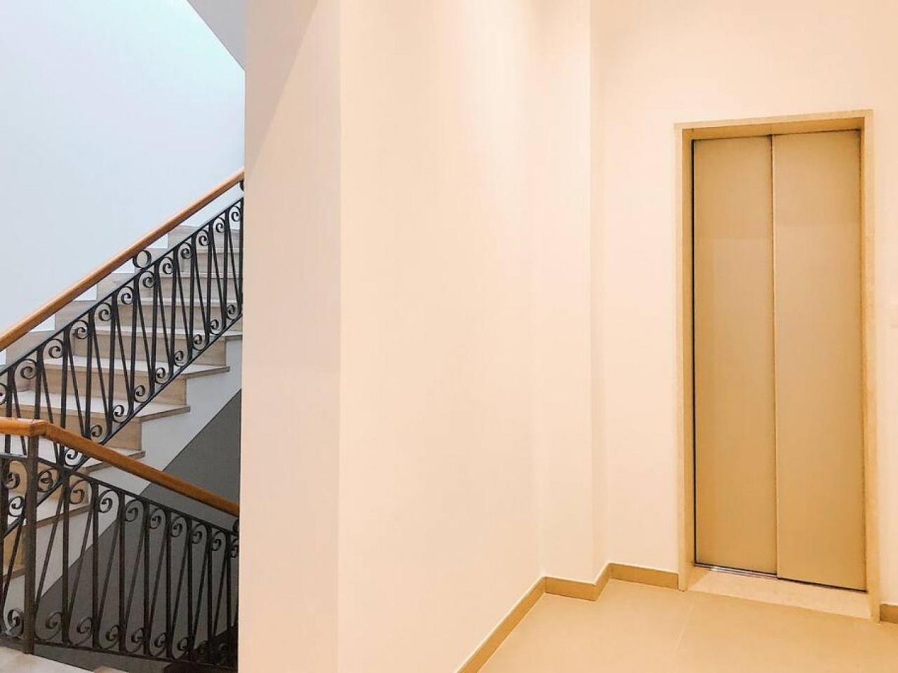 Leoncino Apartment