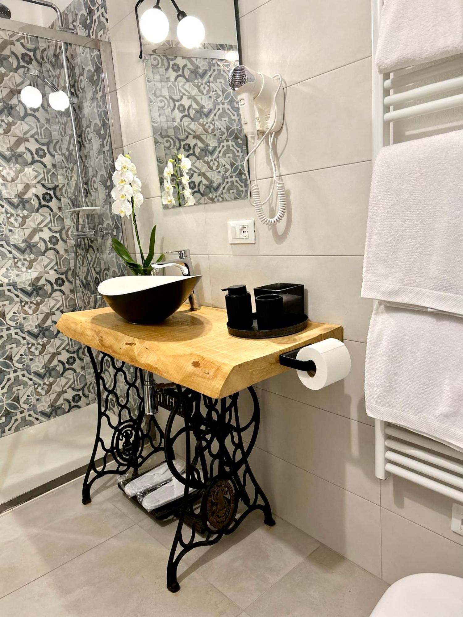 Rosso Suite-free Parking Verona