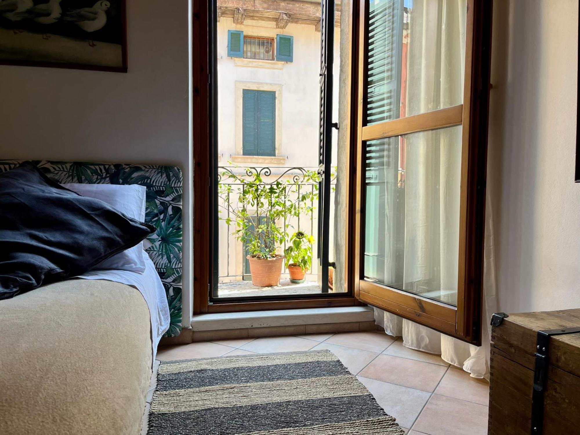 Bright, Cozy In The Heart Of Apartment *