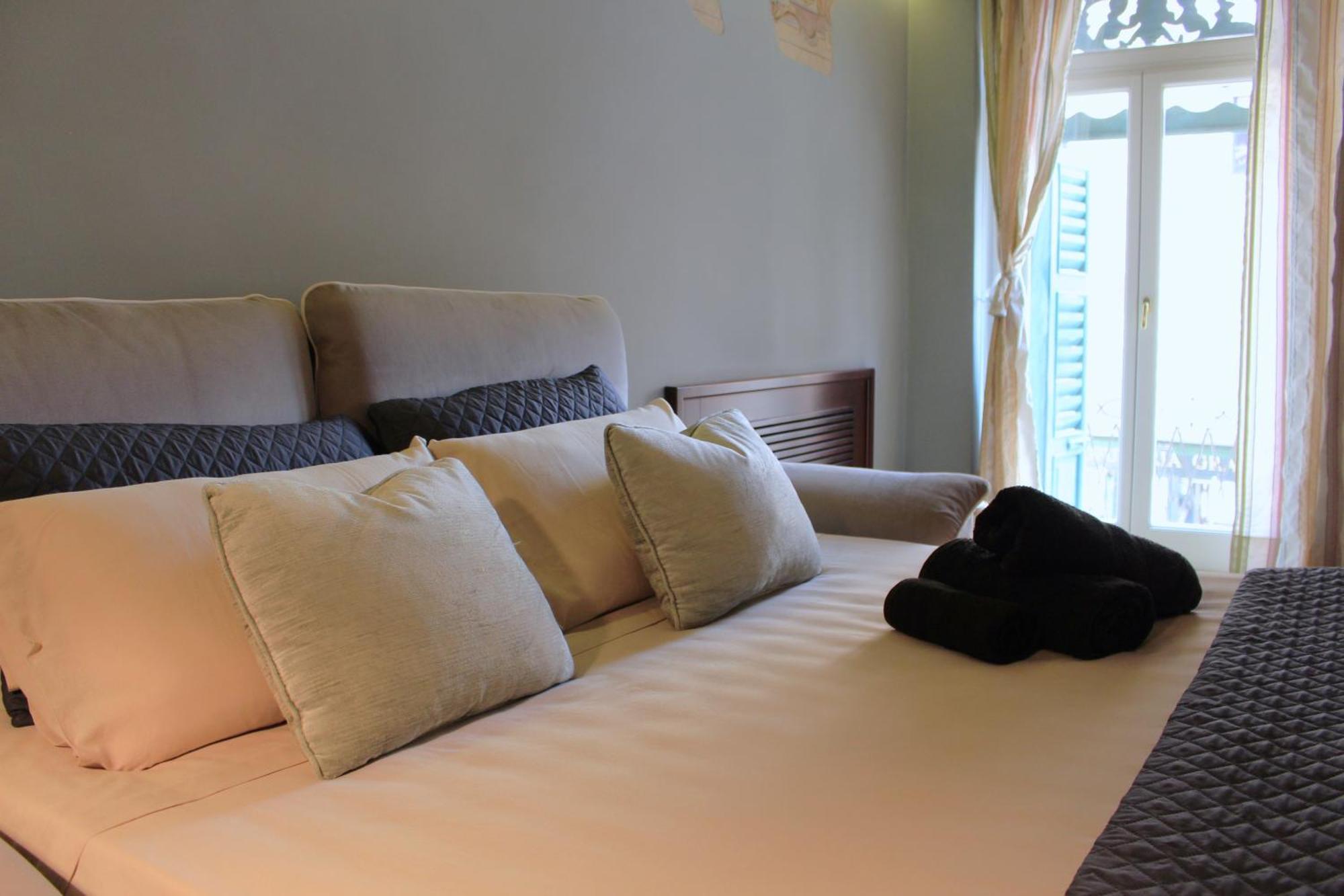 Apartment Luxury Flats , Piazza Erbe With Balcony On Main Square Verona