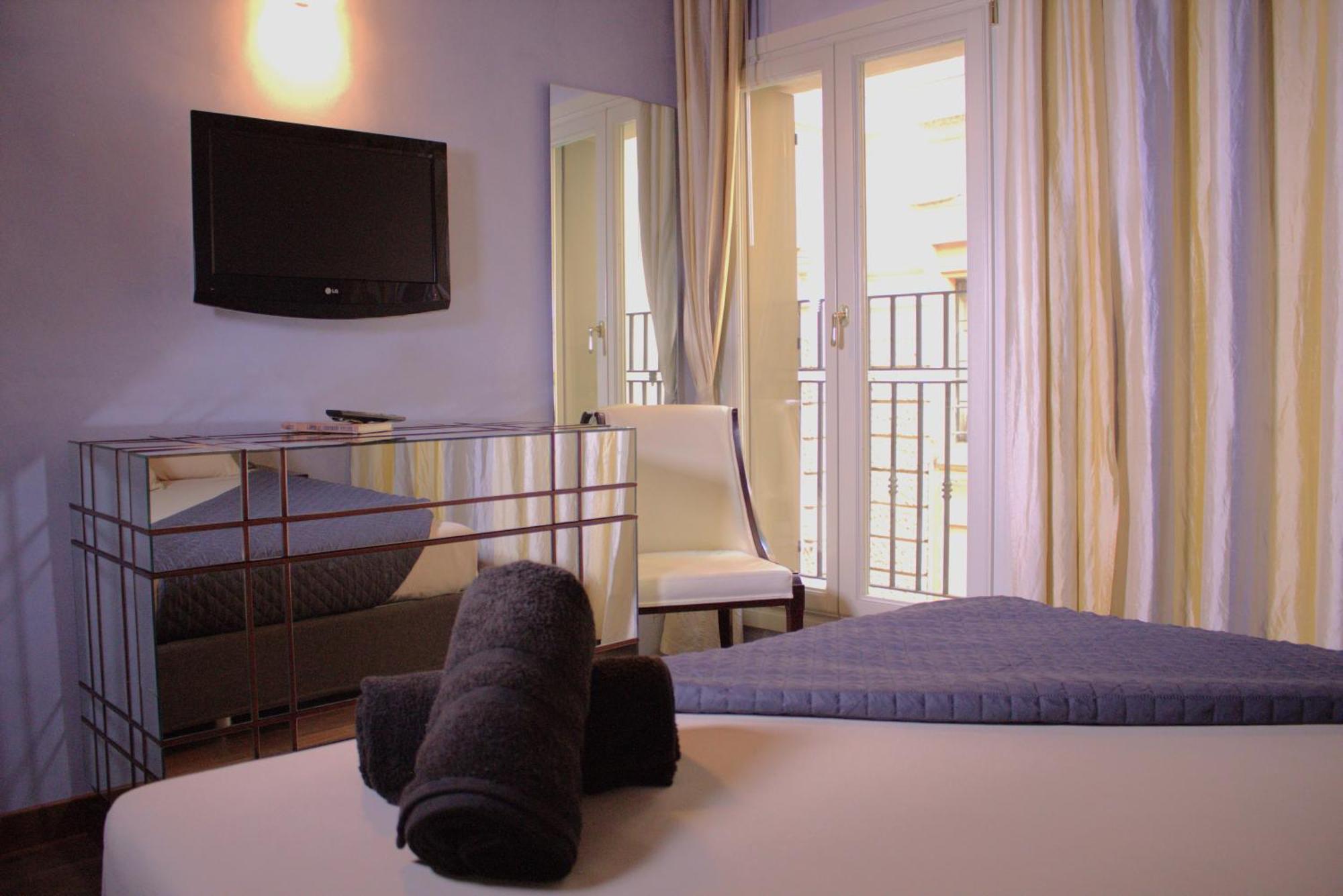 Apartment Luxury Flats , Piazza Erbe With Balcony On Main Square *