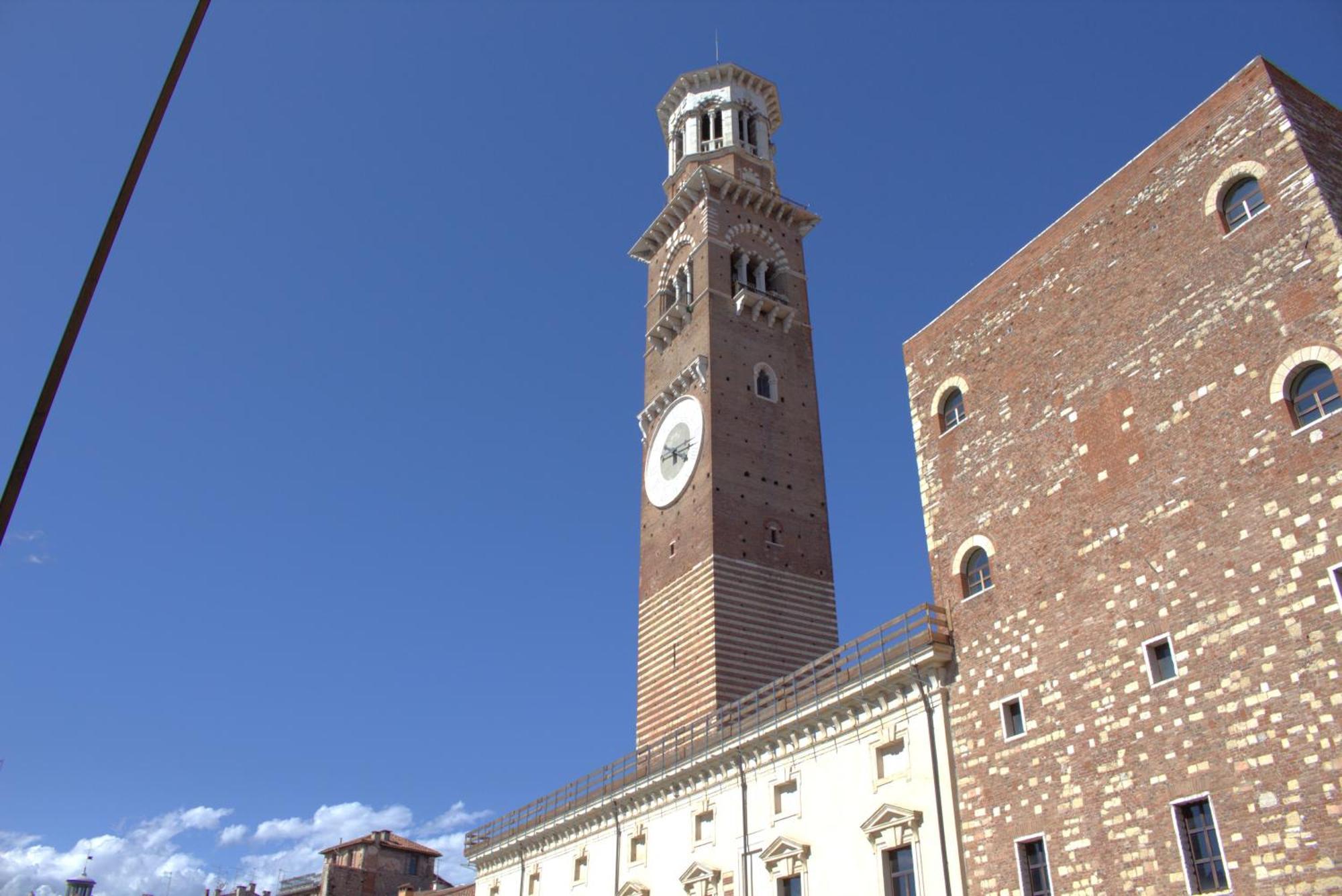 Apartment Luxury Flats , Piazza Erbe With Balcony On Main Square