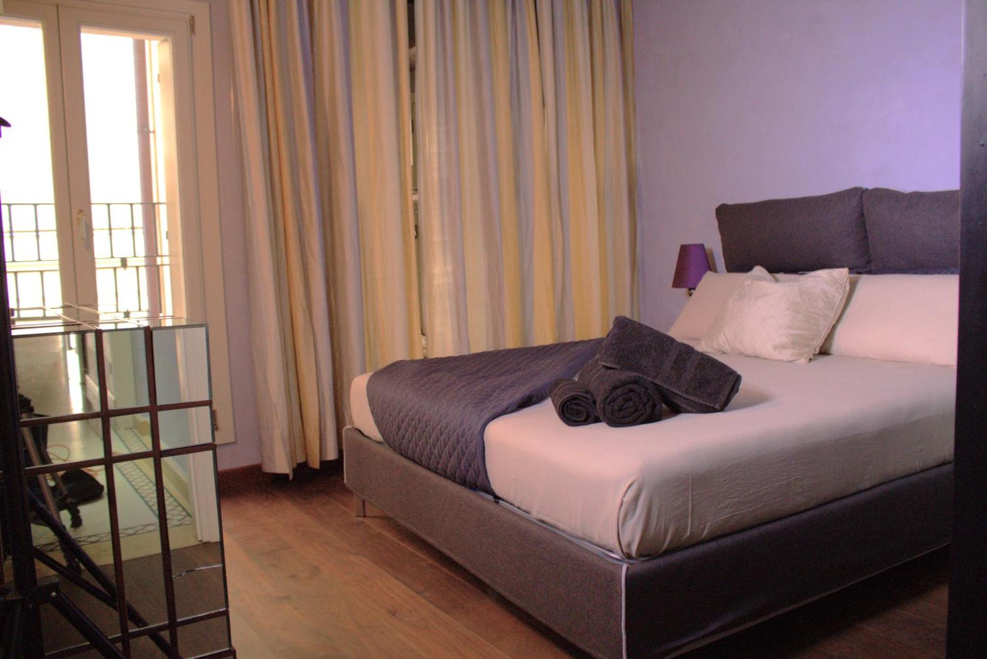 Apartment Luxury Flats , Piazza Erbe With Balcony On Main Square *