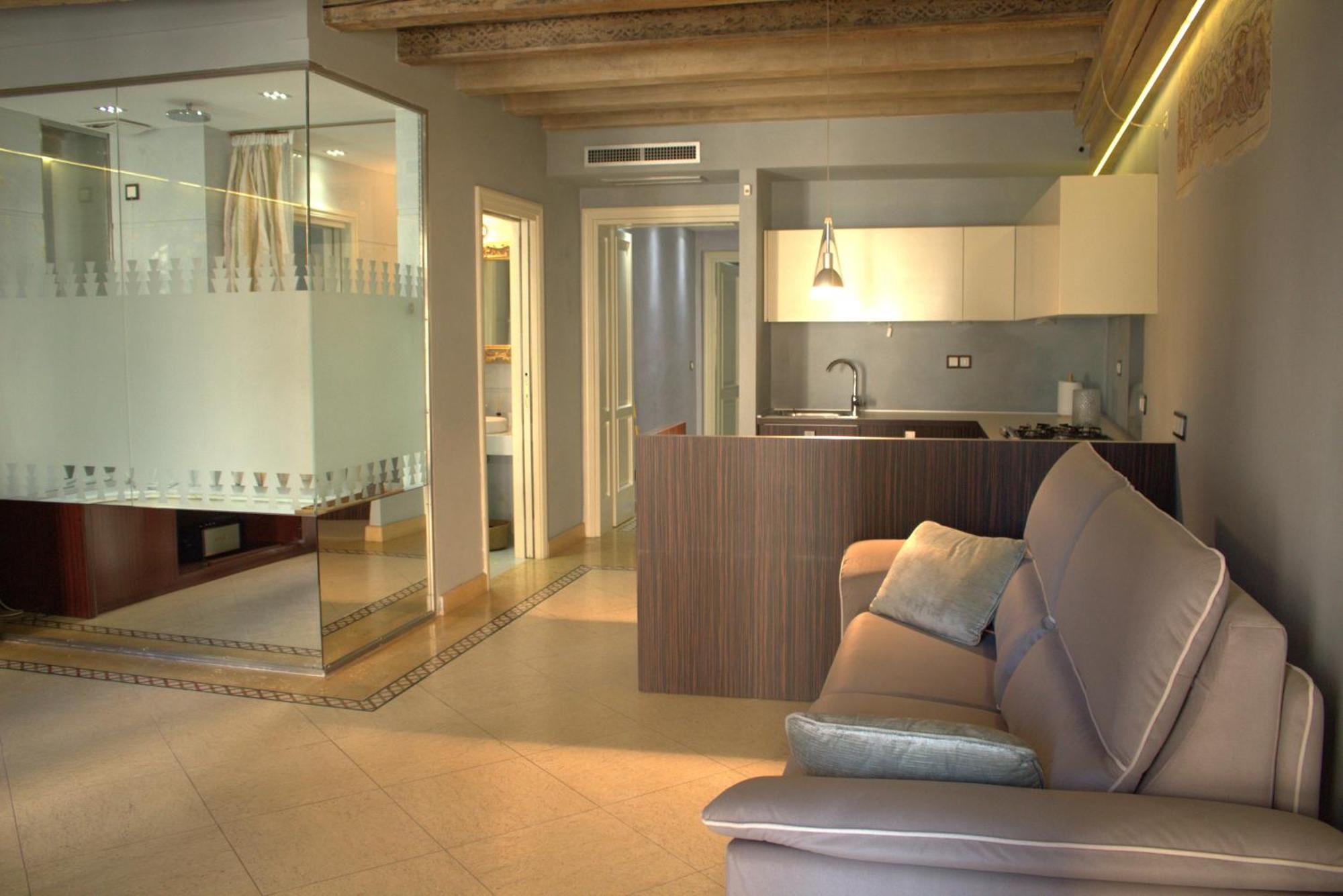 Apartment Luxury Flats , Piazza Erbe With Balcony On Main Square *