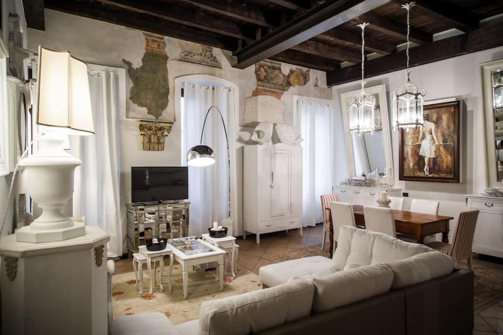Piazza Erbe Luxury Apartment *