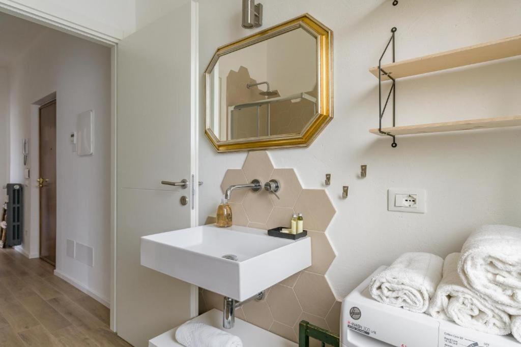 Lavinia 1953 Free Parking + Wi-fi Apartment