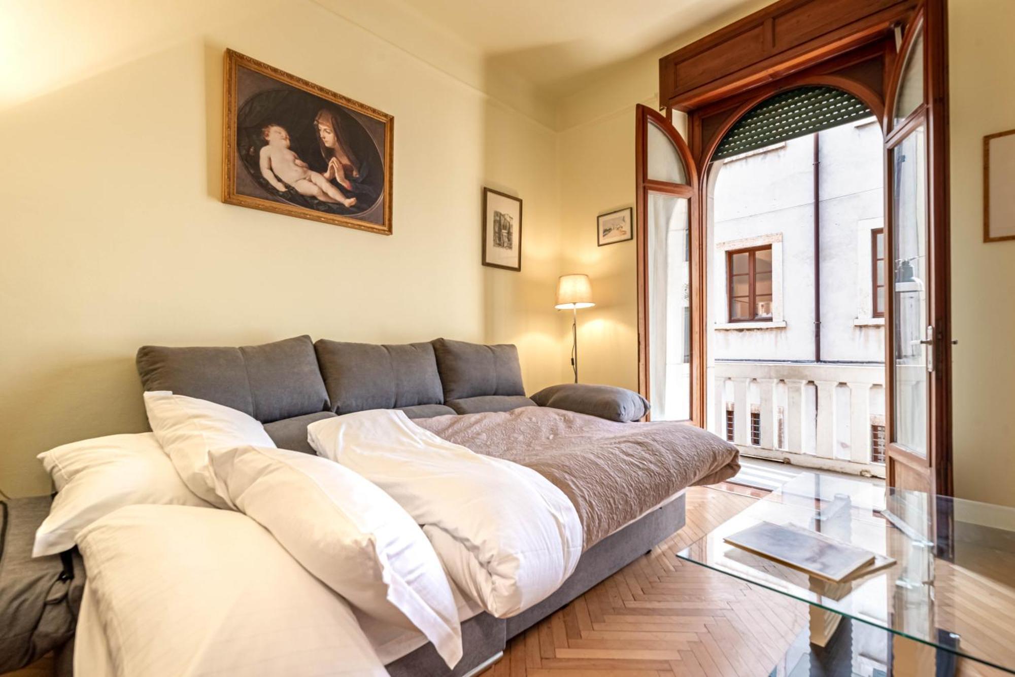 Piazza Isolo Apartment *