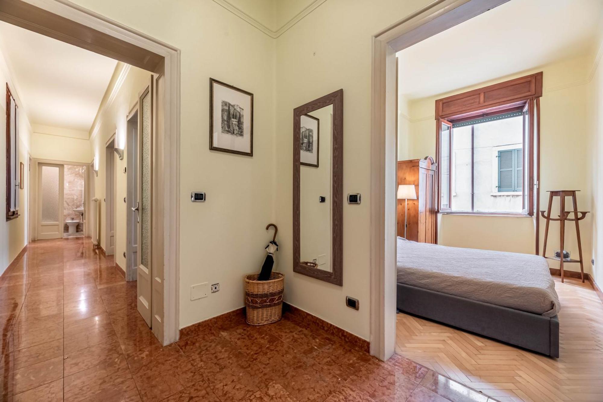 Piazza Isolo Apartment *