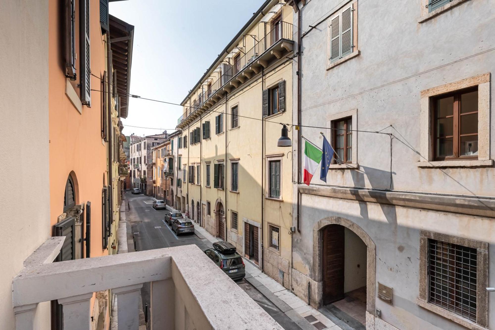 Piazza Isolo Verona