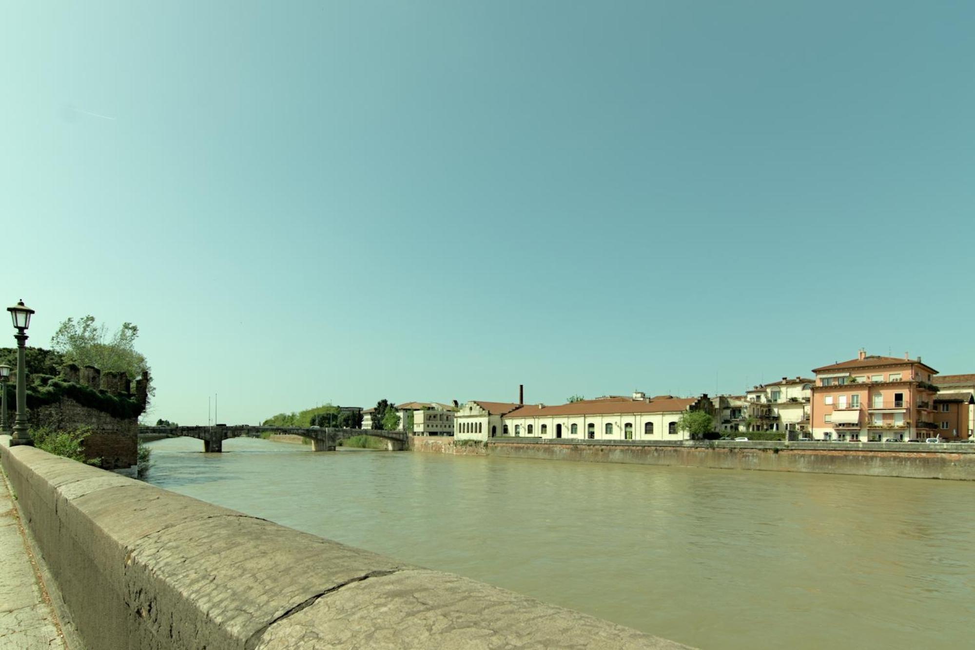 Atelier River Charm Near Adige, Center & Game Apartment