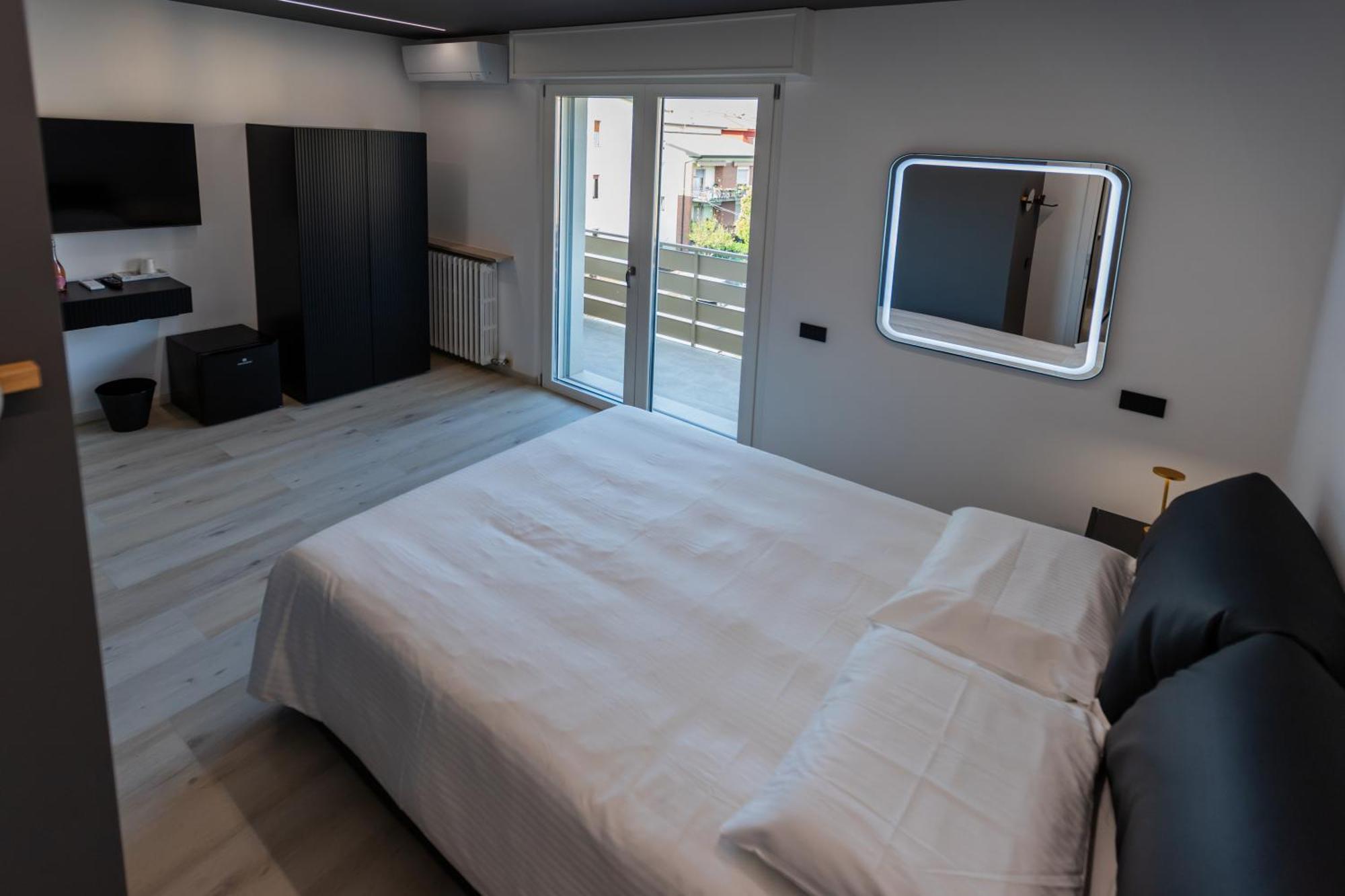 Borgo Roma Luxury & *