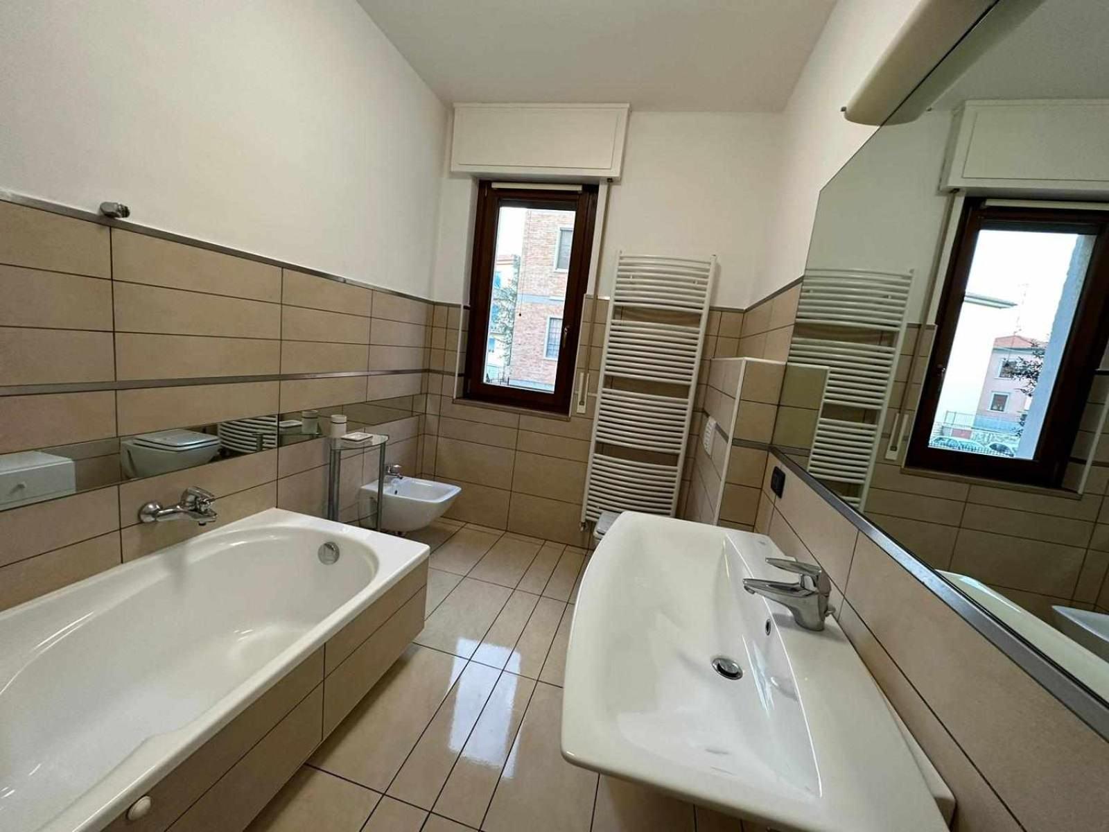 Destiny 9 Vista Adige Verona