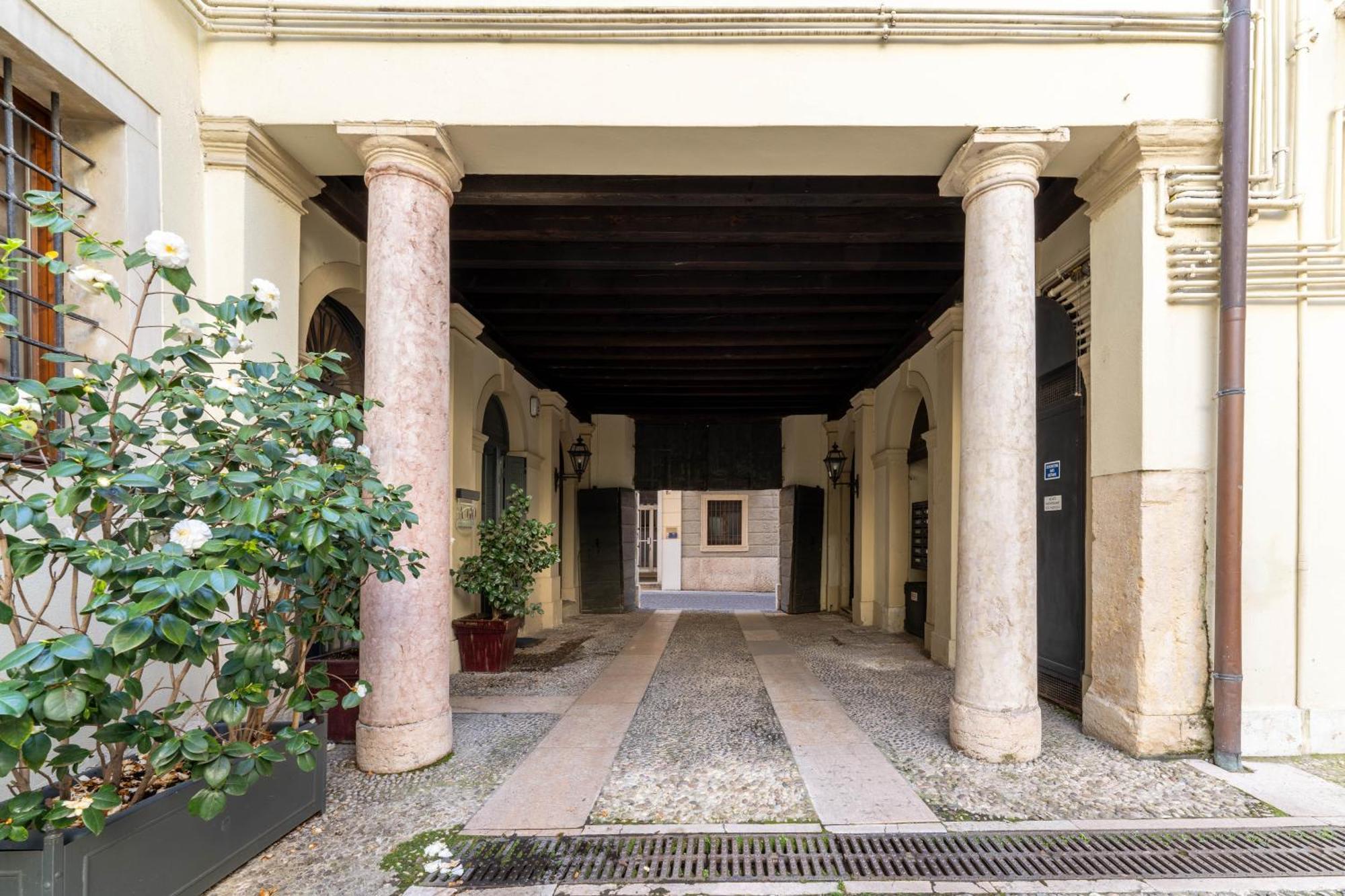 Palazzo Venier *
