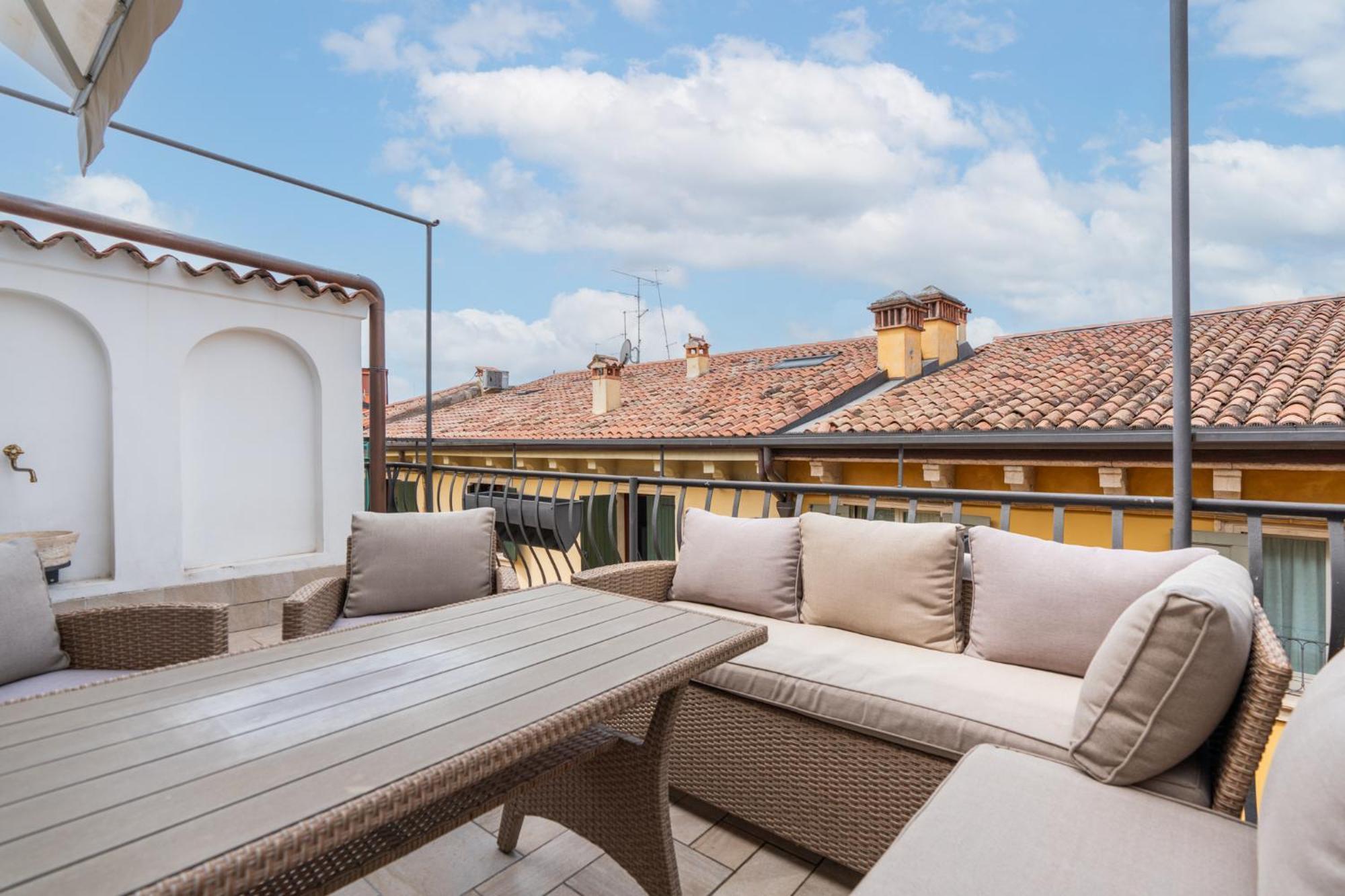 Domus - Ampia Residenza Filippini A Pochi Passi Dall'arena Apartment *