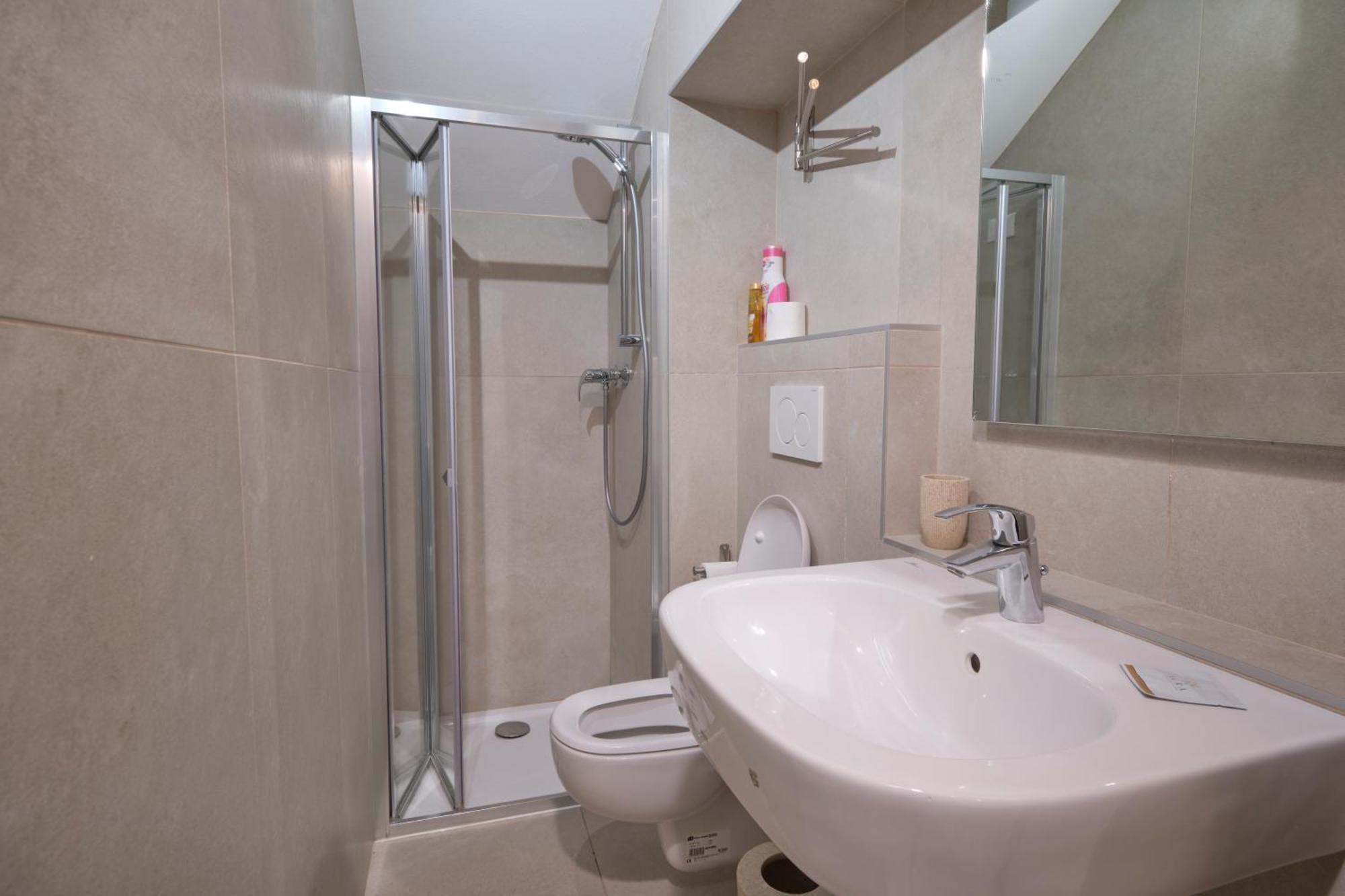 Apartment Beautiful, Cozy With A Small Courtyard. Verona