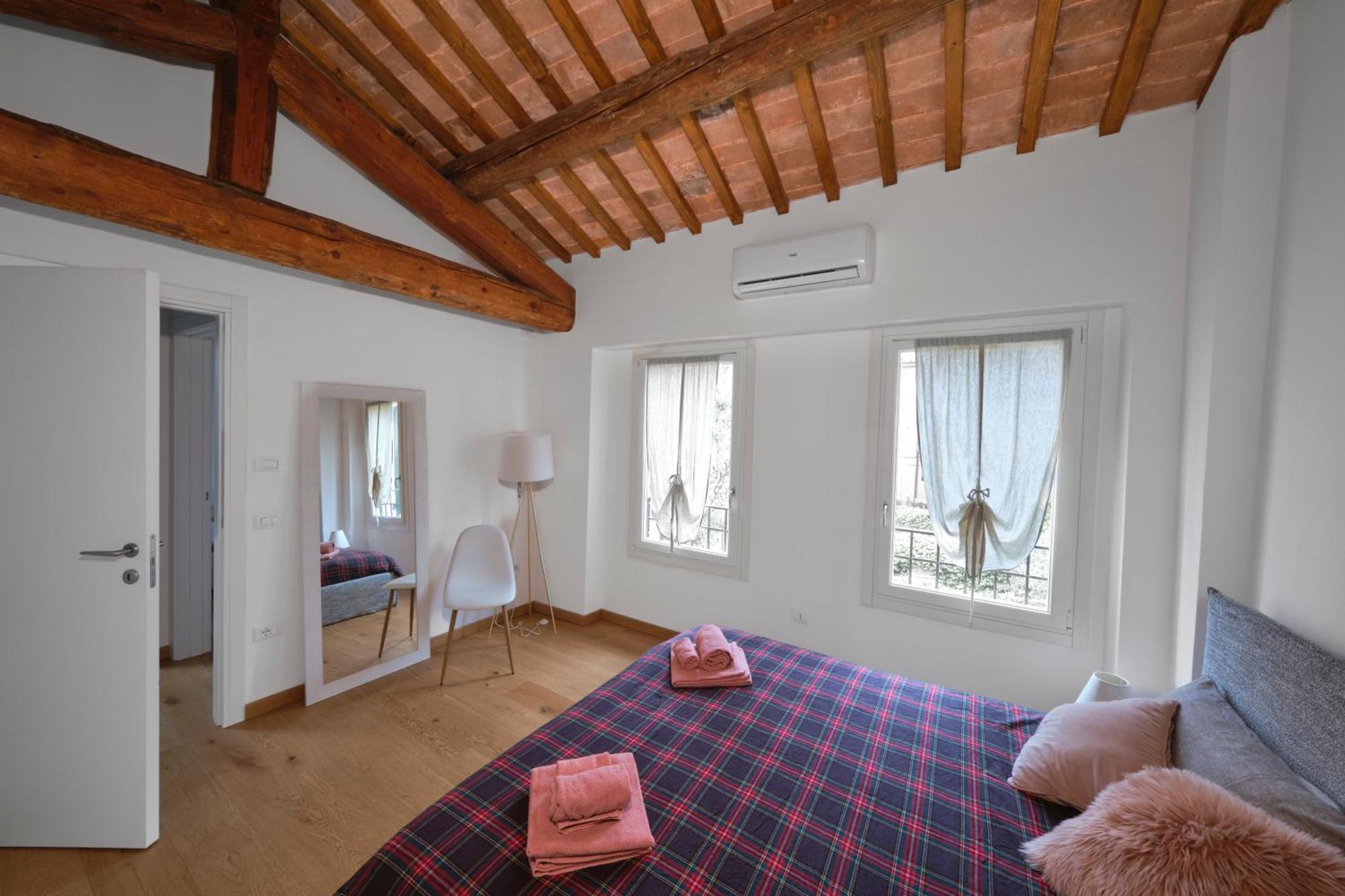 Apartment Beautiful, Cozy With A Small Courtyard.