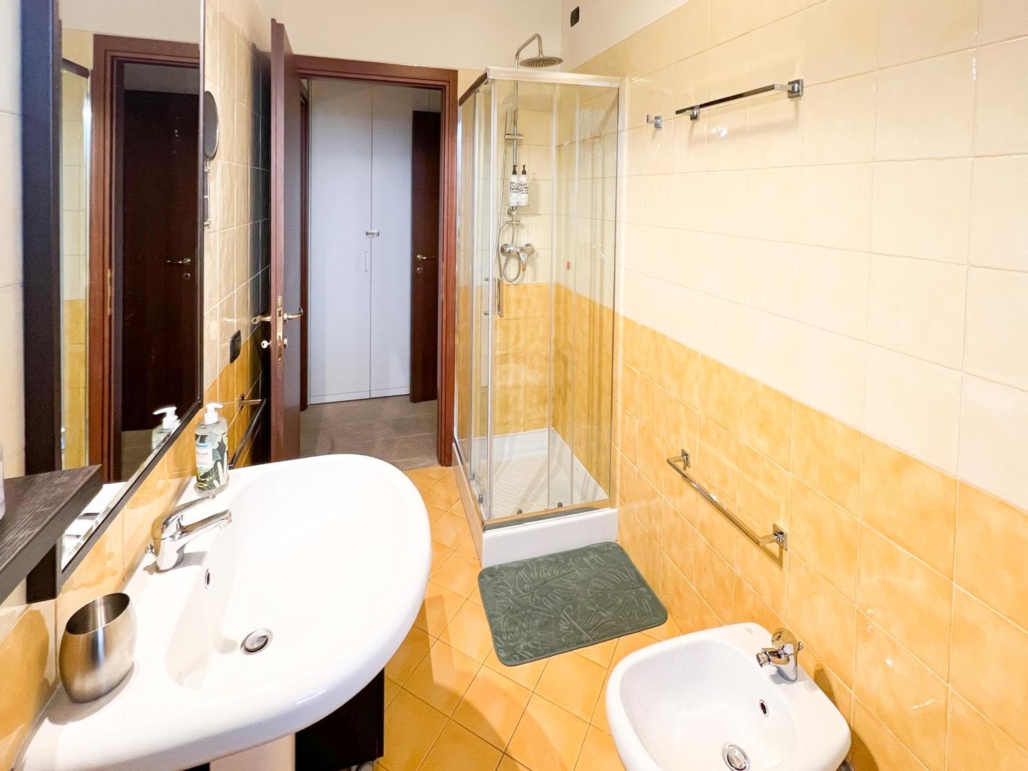 House Fiera Garage & Wifi Apartment Verona