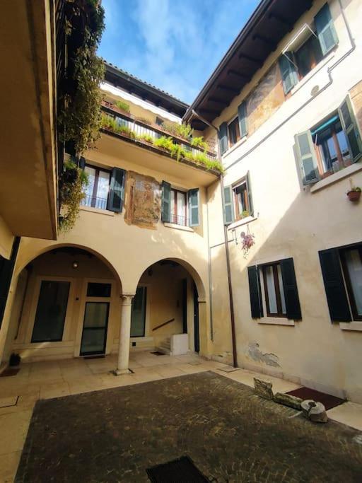 Casa Dei Pittori - A Pochi Passi Da Piazza Erbe Appartamento *