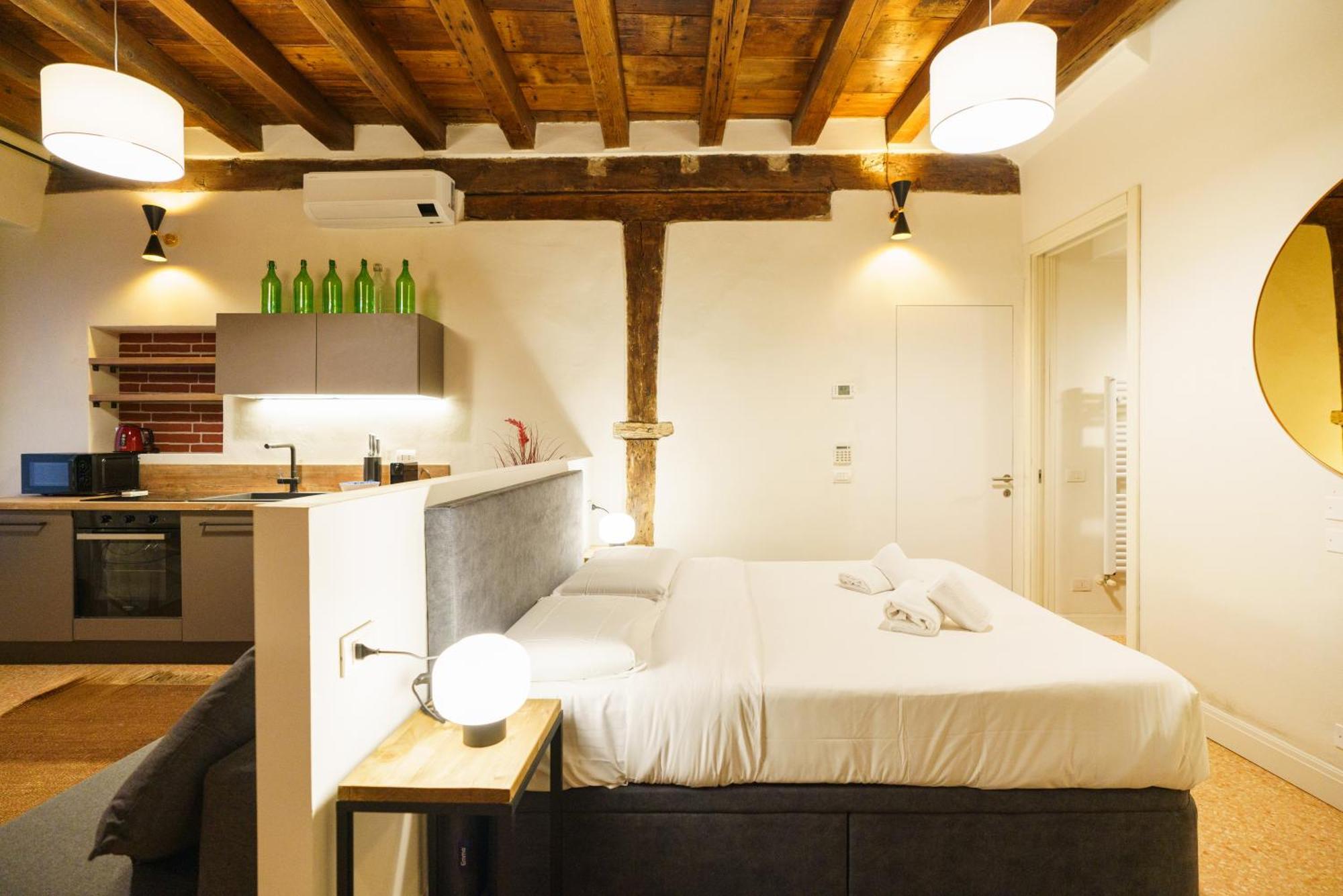 Domus - Elegante Residenza Satiro Apartment *