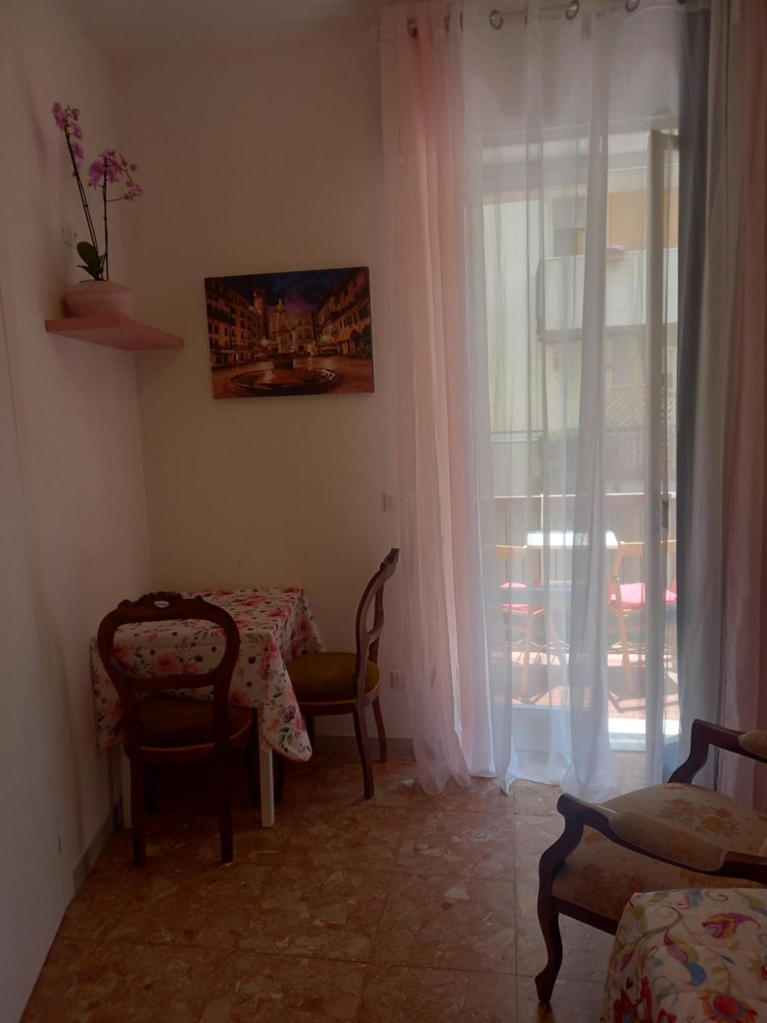 Minihouselarissa Diverona Guest house *