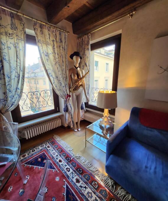 Juliets Bed Art Verona