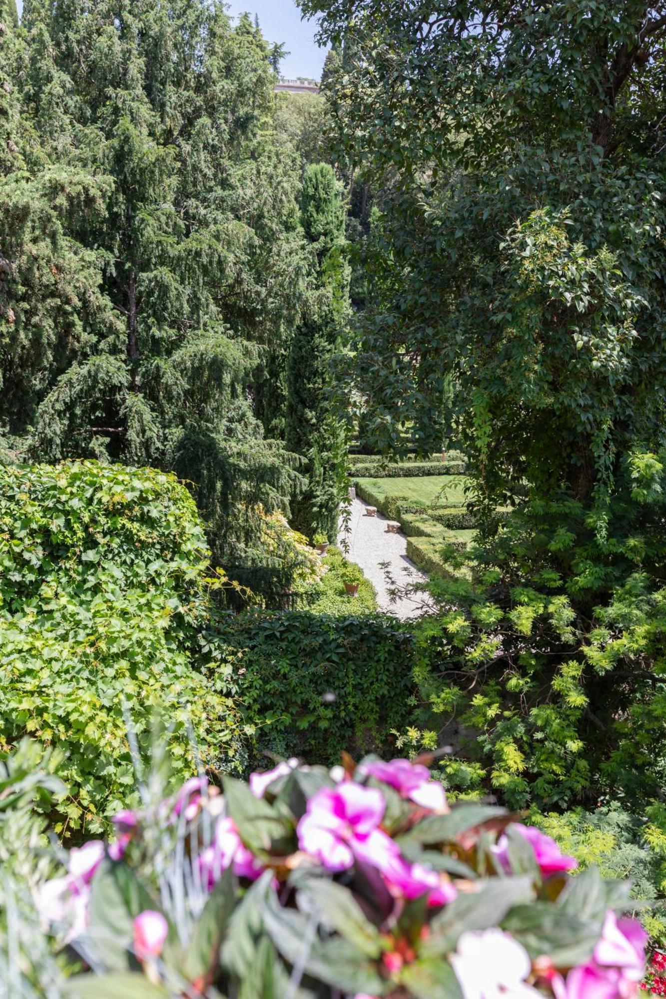 Giardino Giusti Apartment *