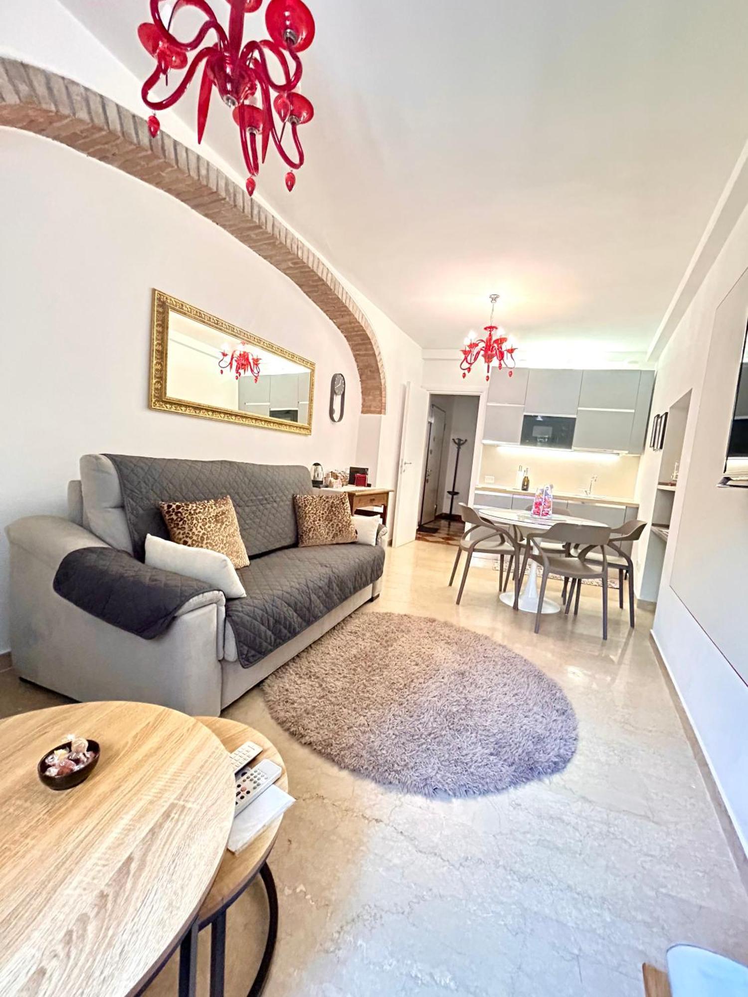 Rosso Suite-free Parking *