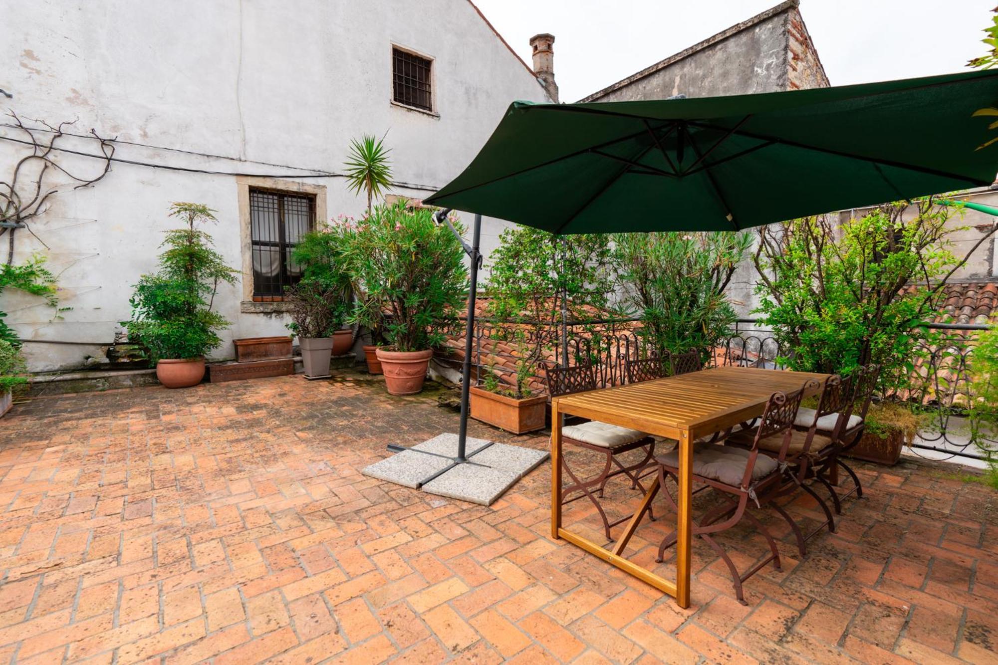 Terrazza Garibaldi By Postcardsfrom Apartment Verona