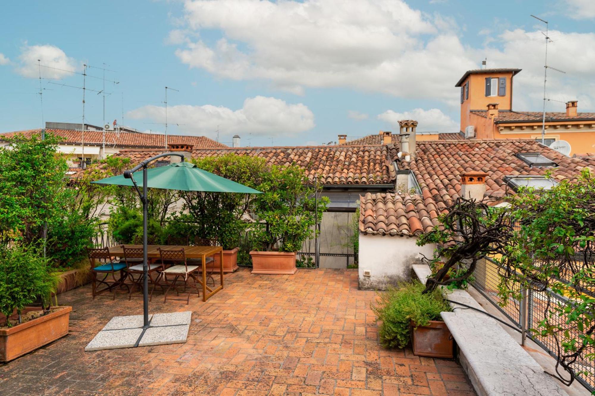 Apartment Terrazza Garibaldi By Postcardsfrom Verona
