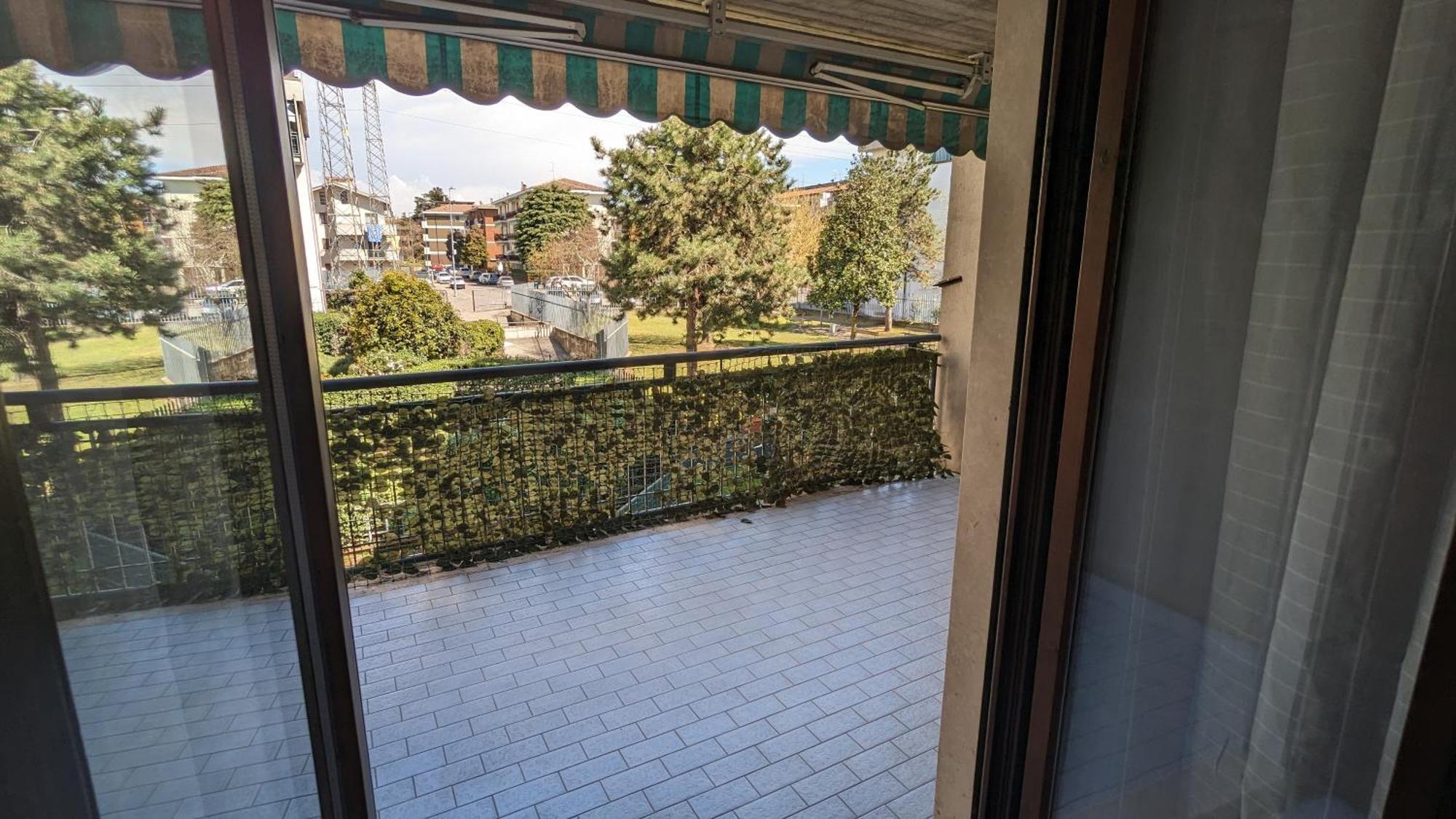 Apartment Urban Escape - A Peaceful Getaway Near The *