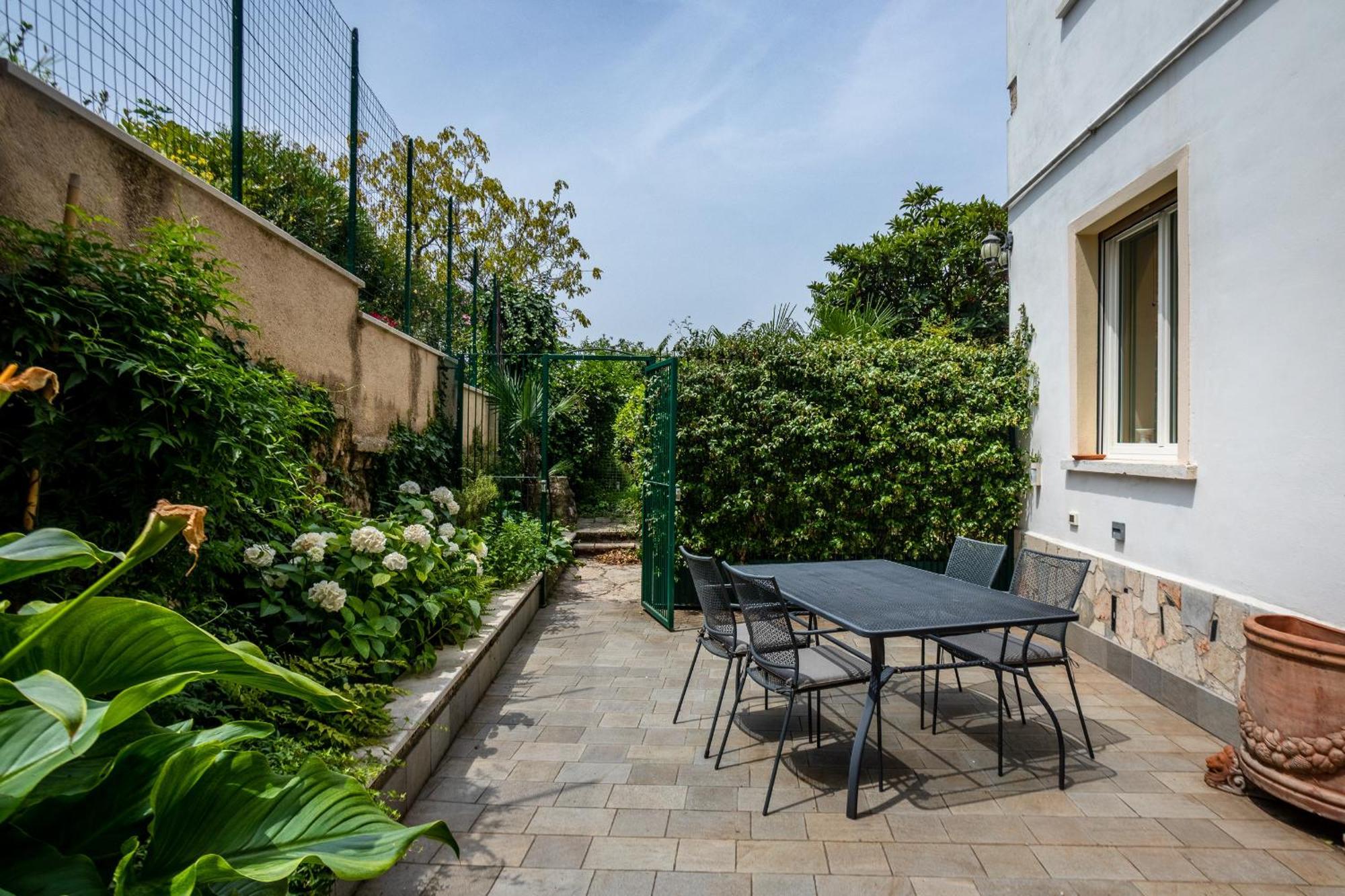 Teatro Garden Apartment *