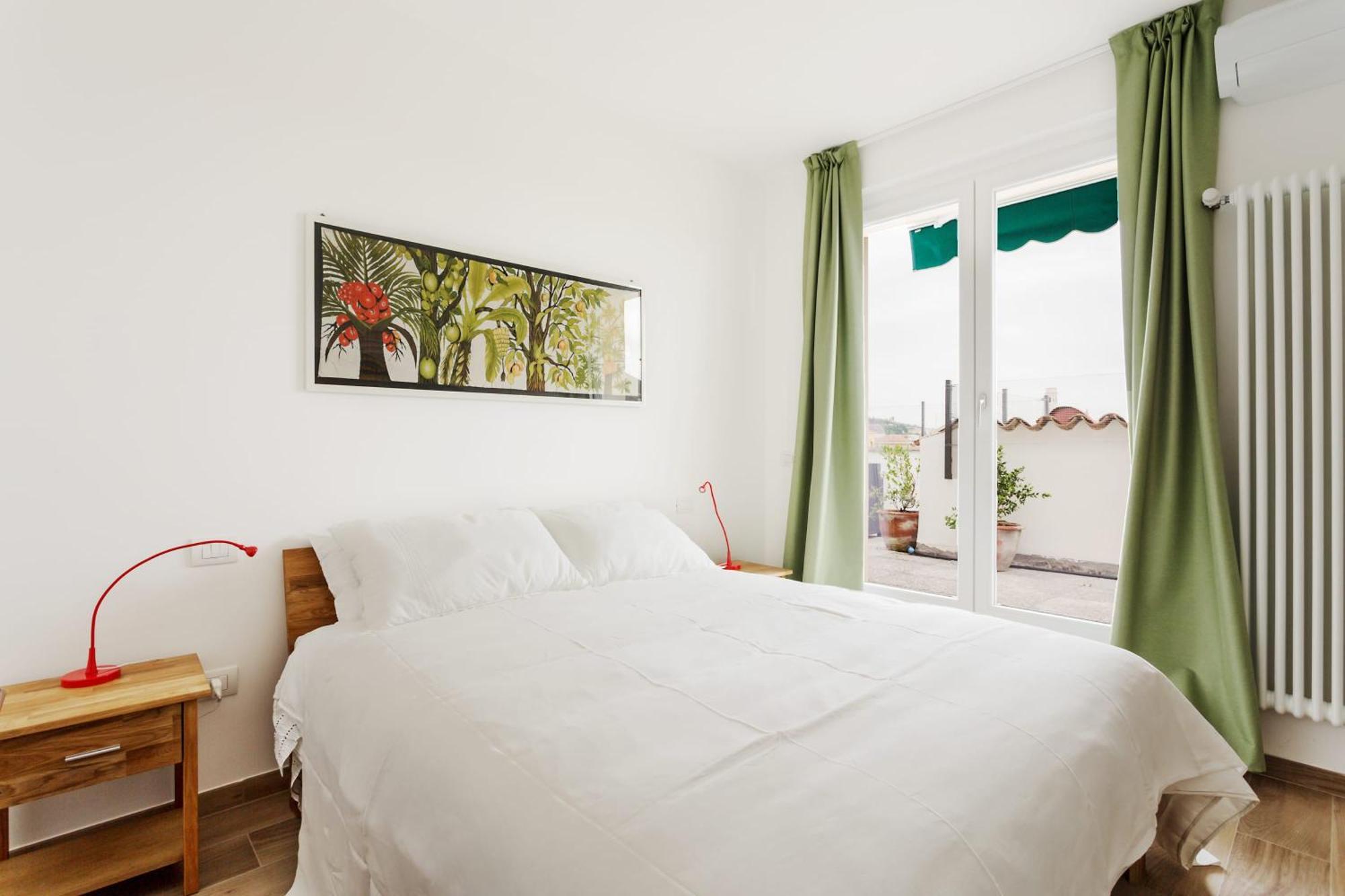 Huoneisto Amazing Flat With Big Terrace And Private Car Park *