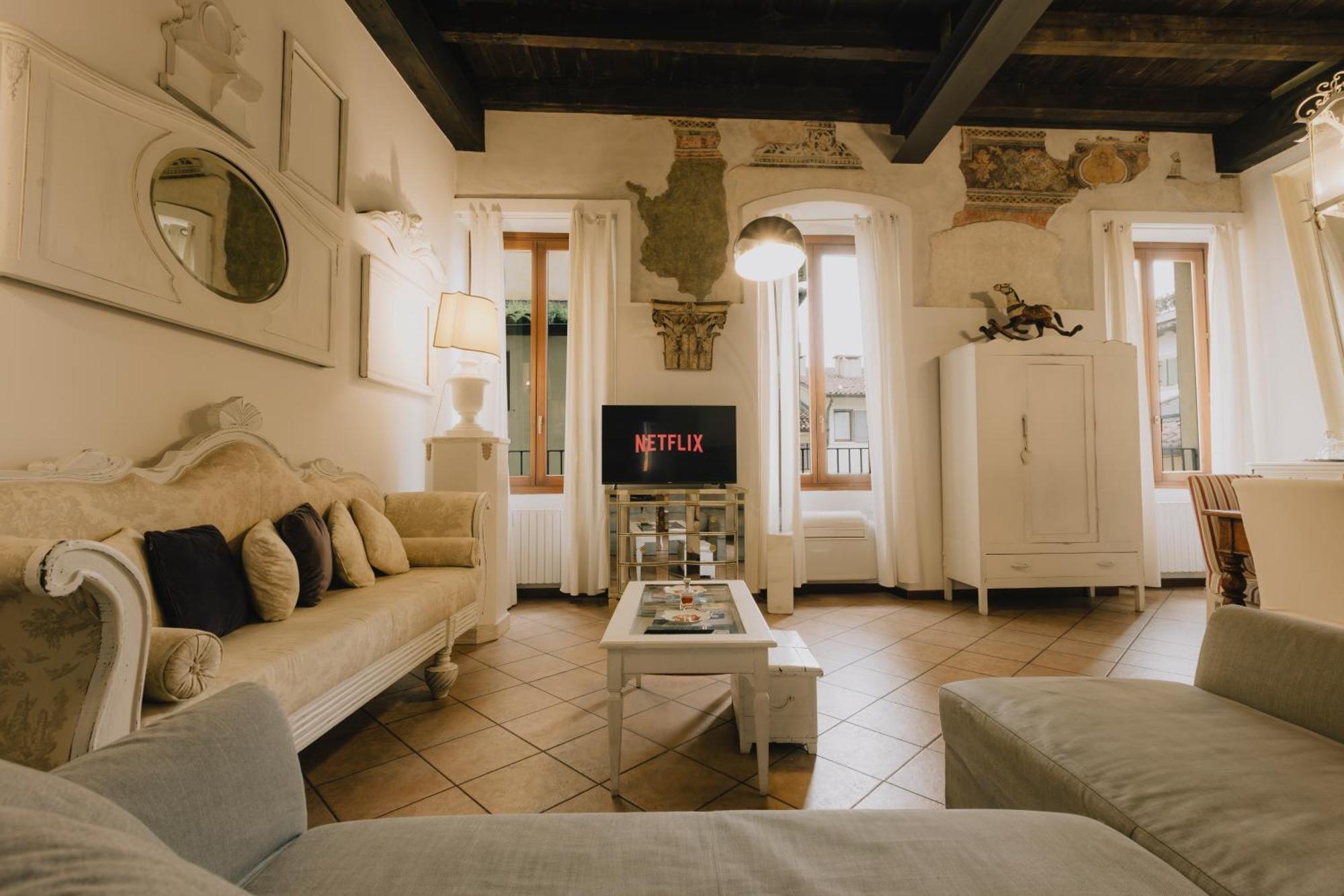 Piazza Erbe Luxury Apartment