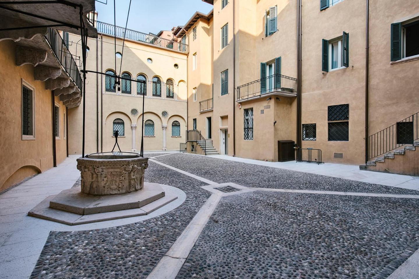 Apartment Palazzo Confalonieri Da Lisca *