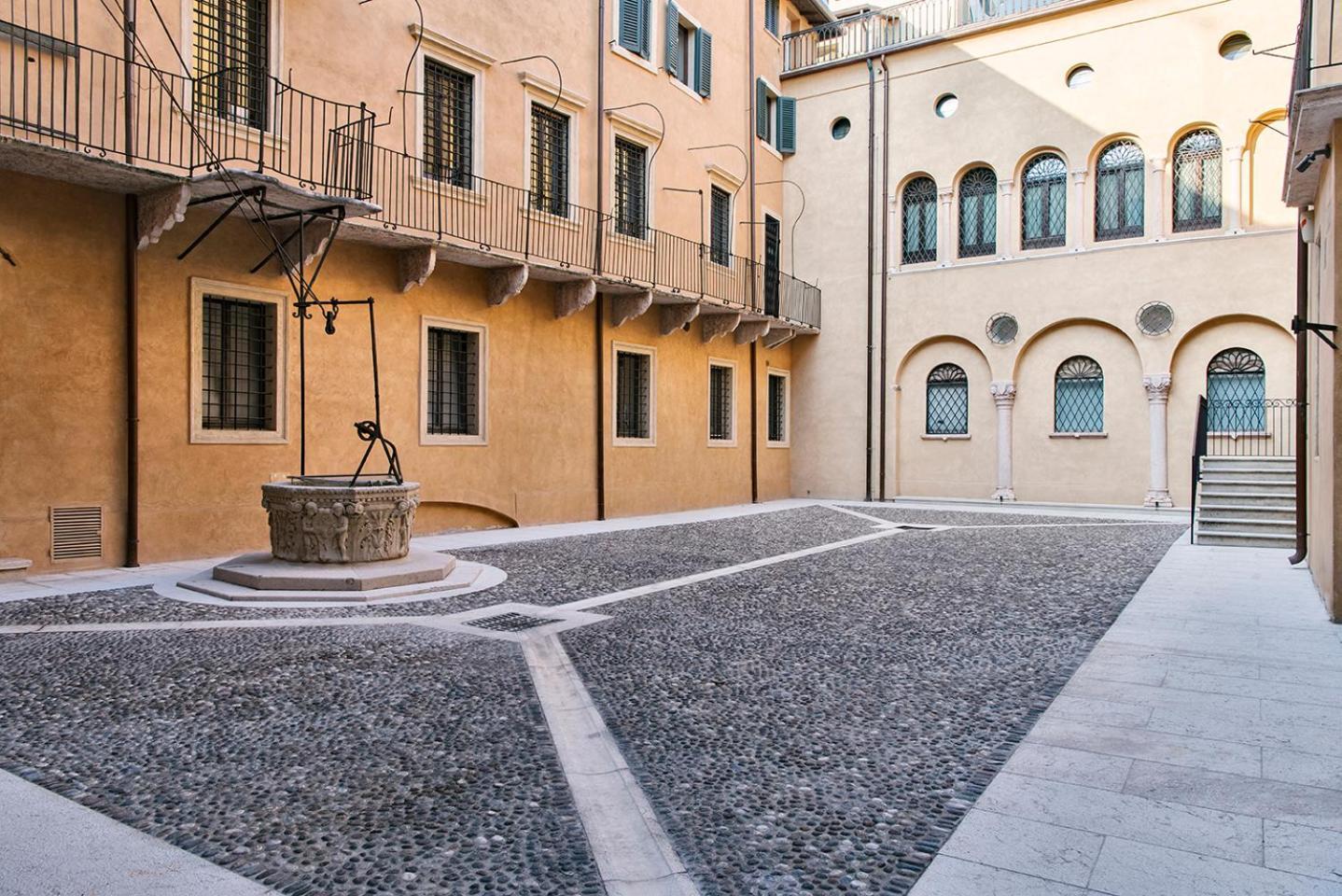 Palazzo Confalonieri Da Lisca *