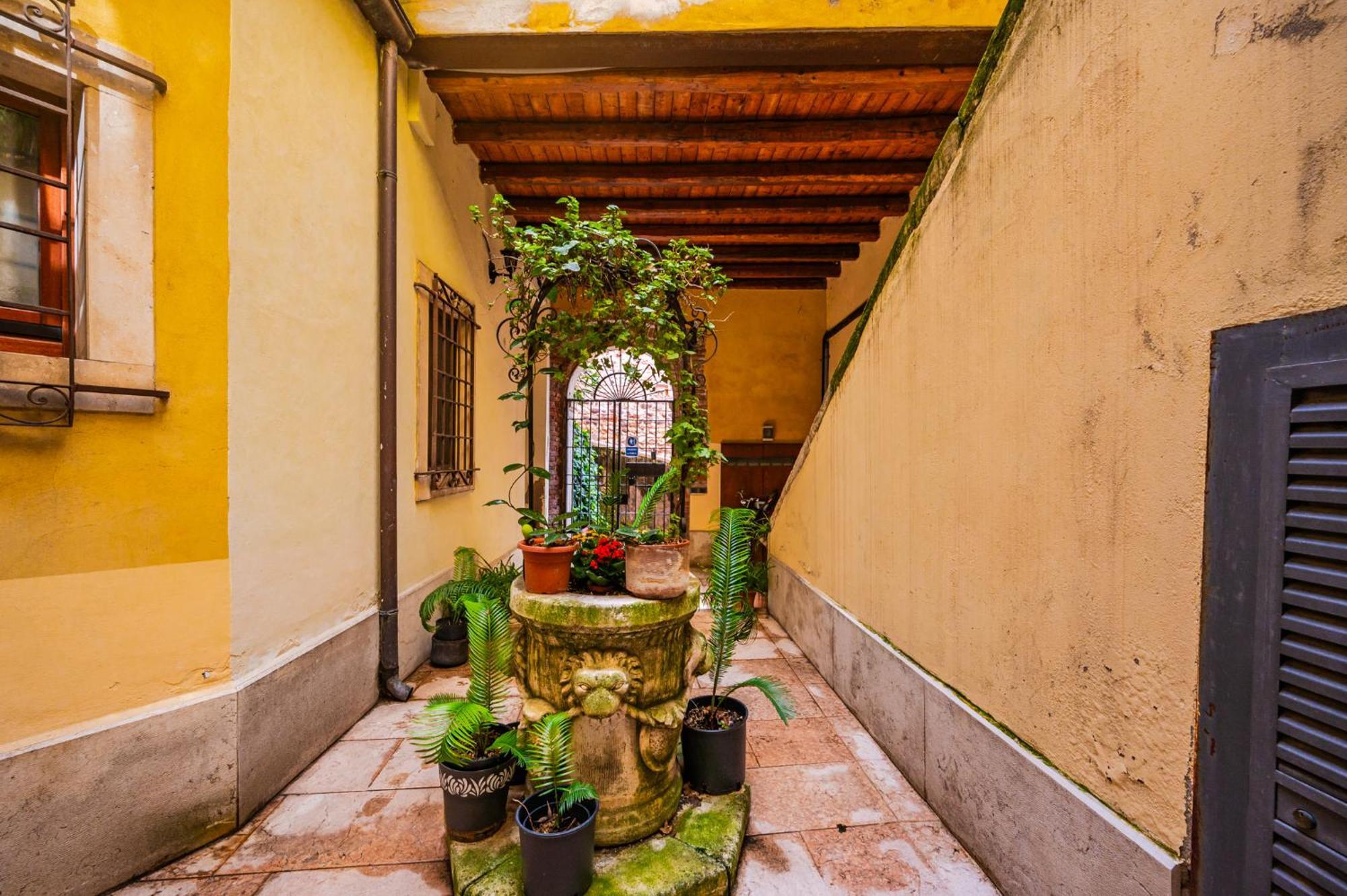 Giardino Di Romeo, 100m Dal Teatro Apartment