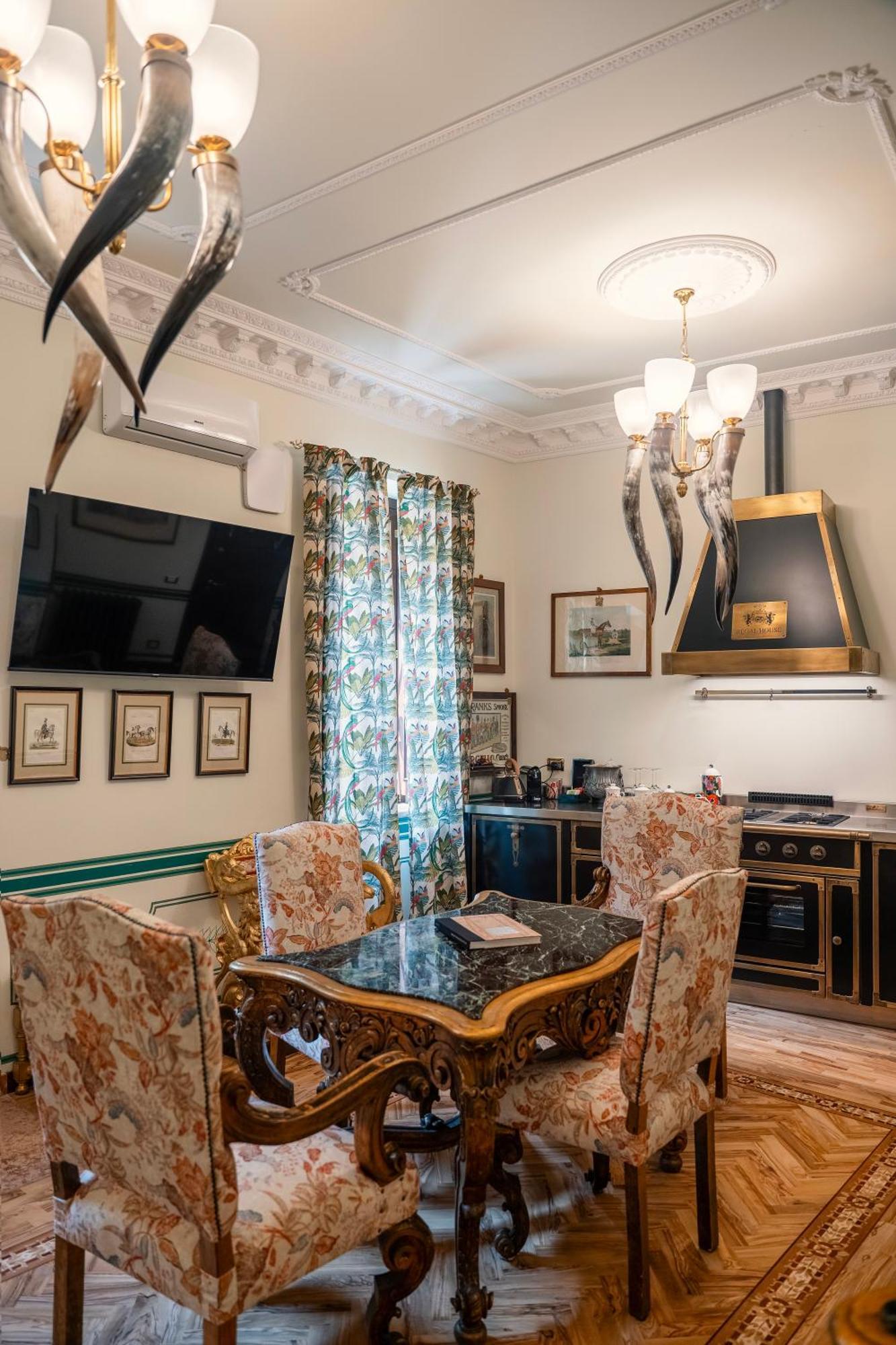 Apartment Regal House Regimental