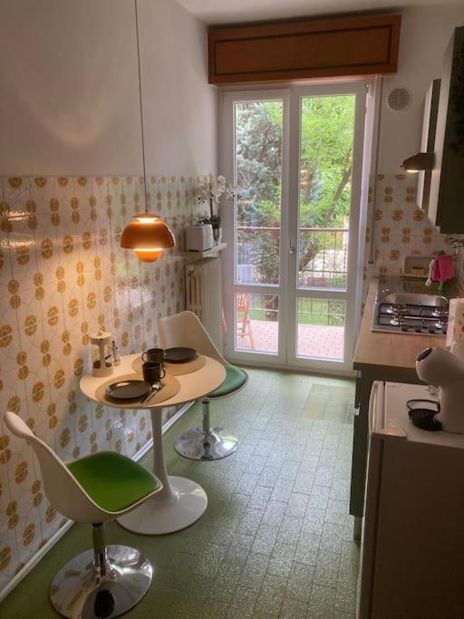 Vintage, Close To Trade Fair, Hospital And Centre Apartment