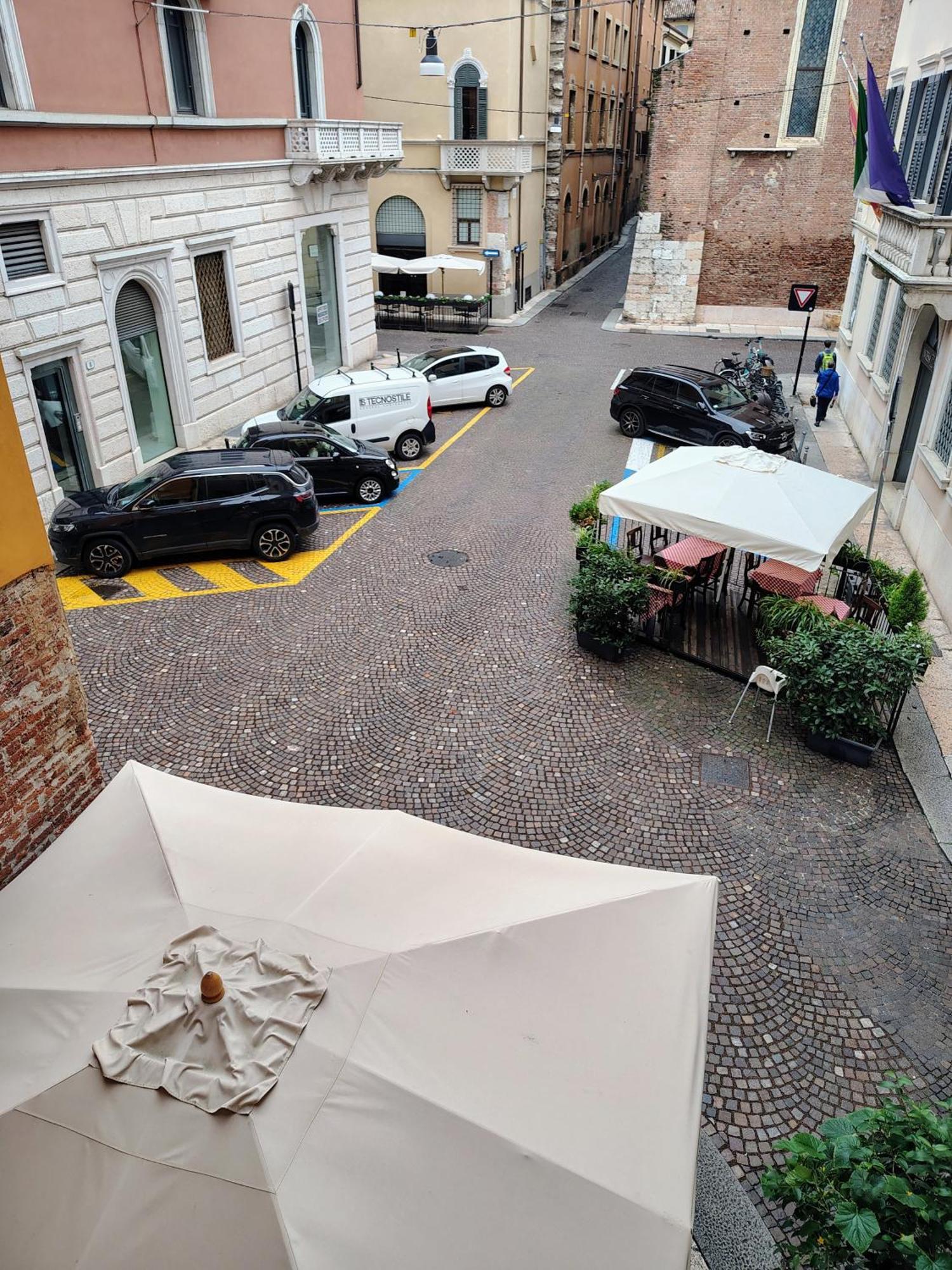Gasthuis Italianflat - Rentroom Old Town - 200mt To Arena