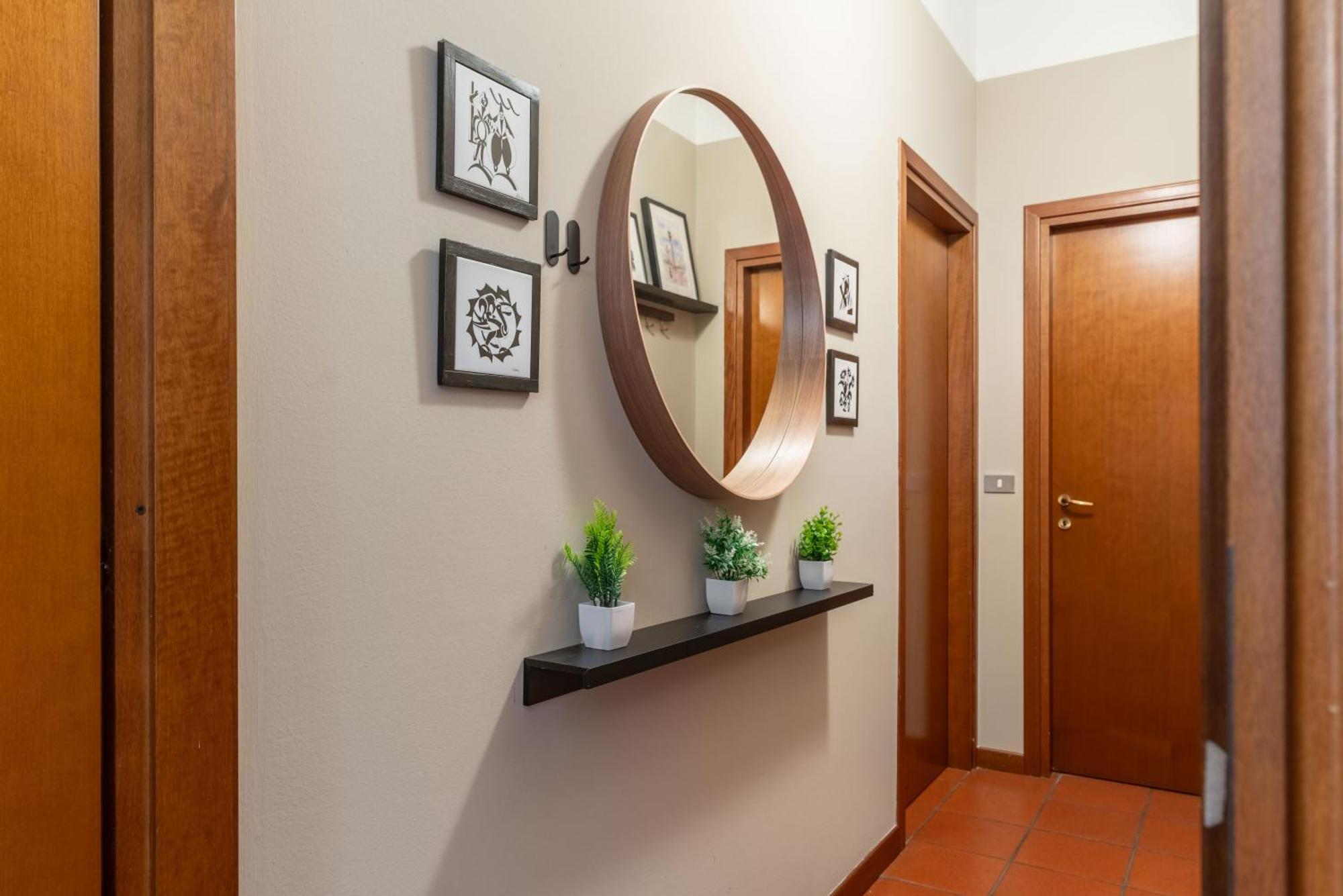-near Arena & Parking - Pet Friendly Historical Arena Palace Apartment *