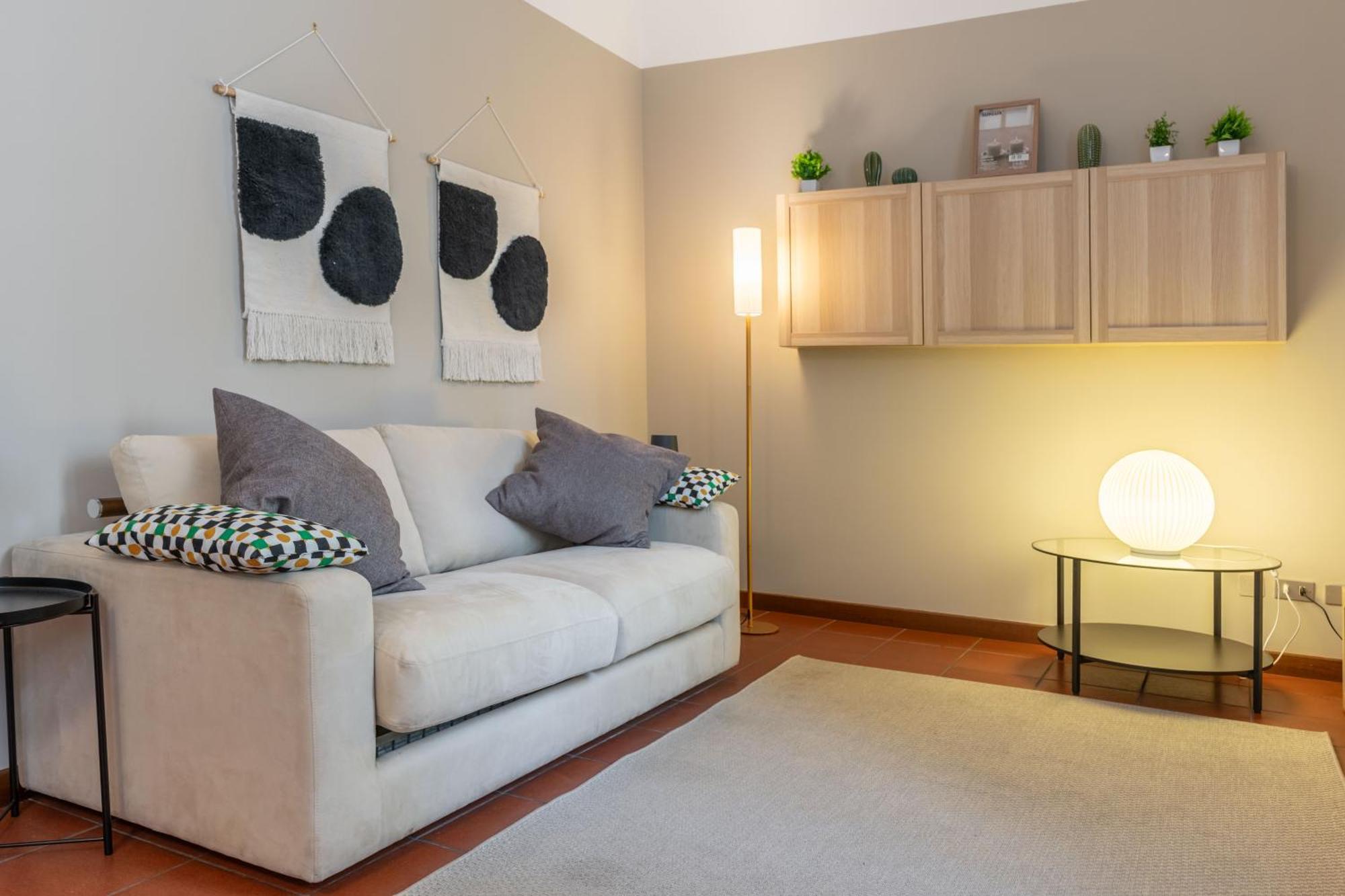 Apartment -near Arena & Parking - Pet Friendly Historical Arena Palace *